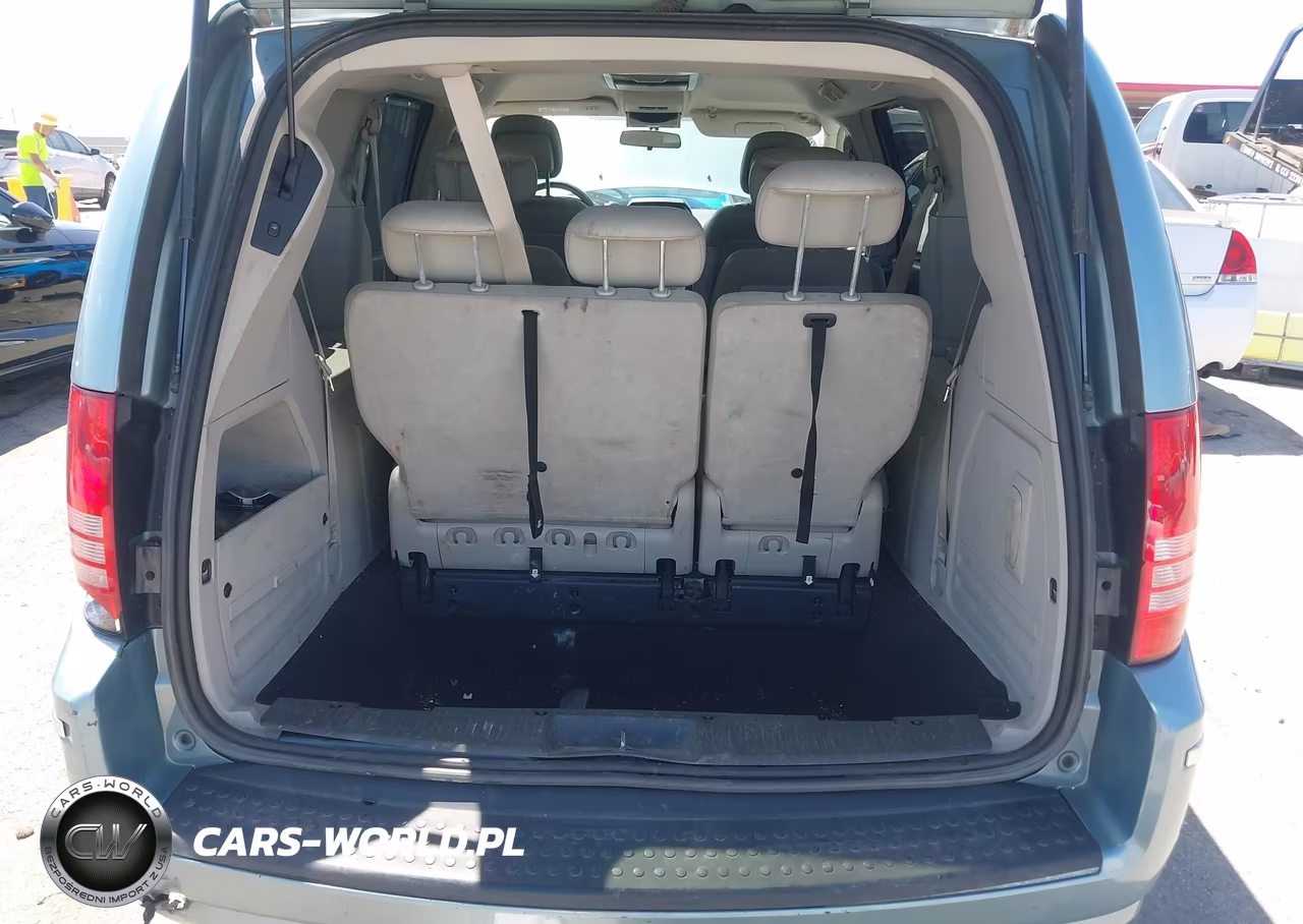 2010 Chrysler Town & Country Touring VIN:2A4RR5DX4AR282615 - 17