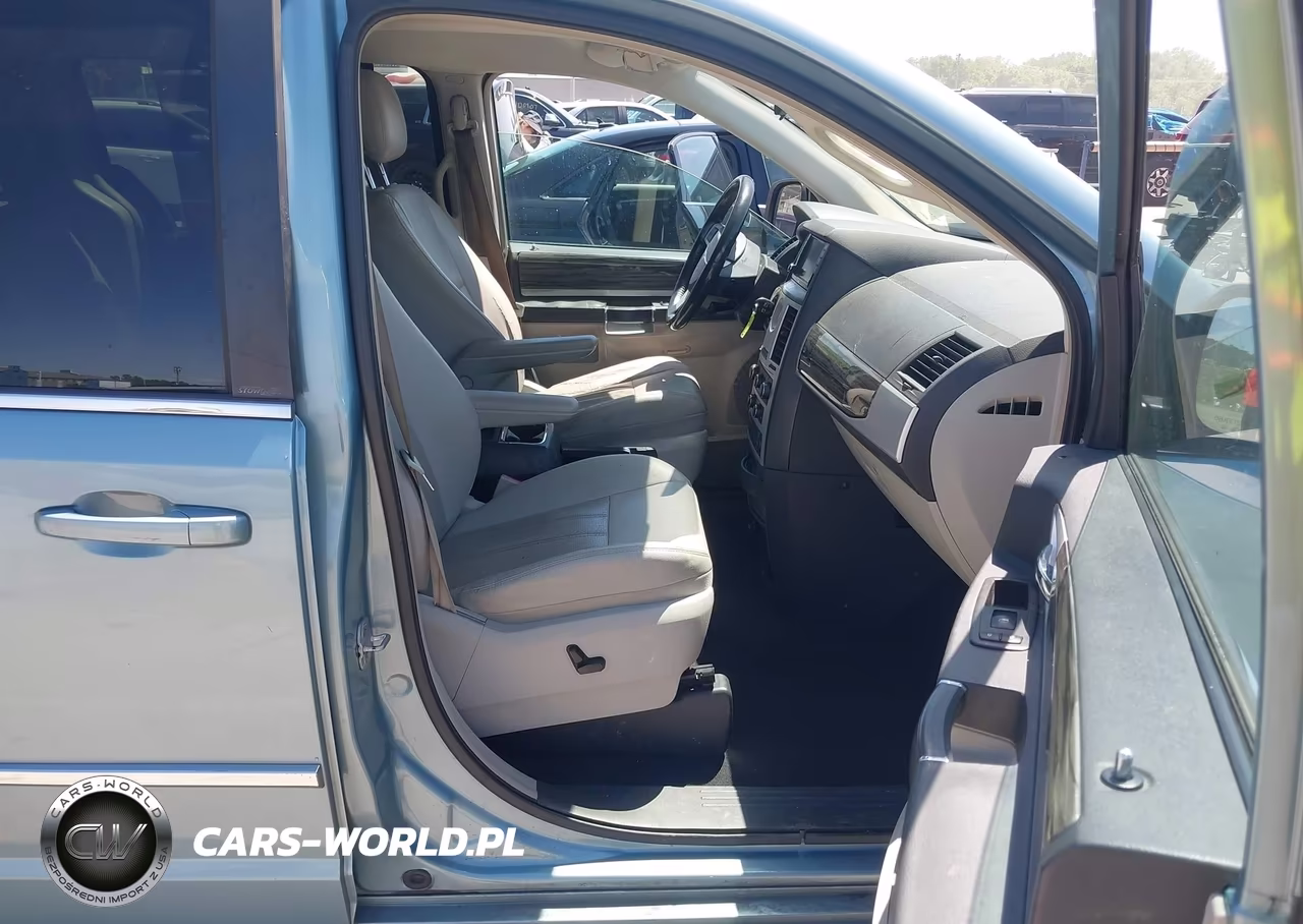2010 Chrysler Town & Country Touring VIN:2A4RR5DX4AR282615 - 5