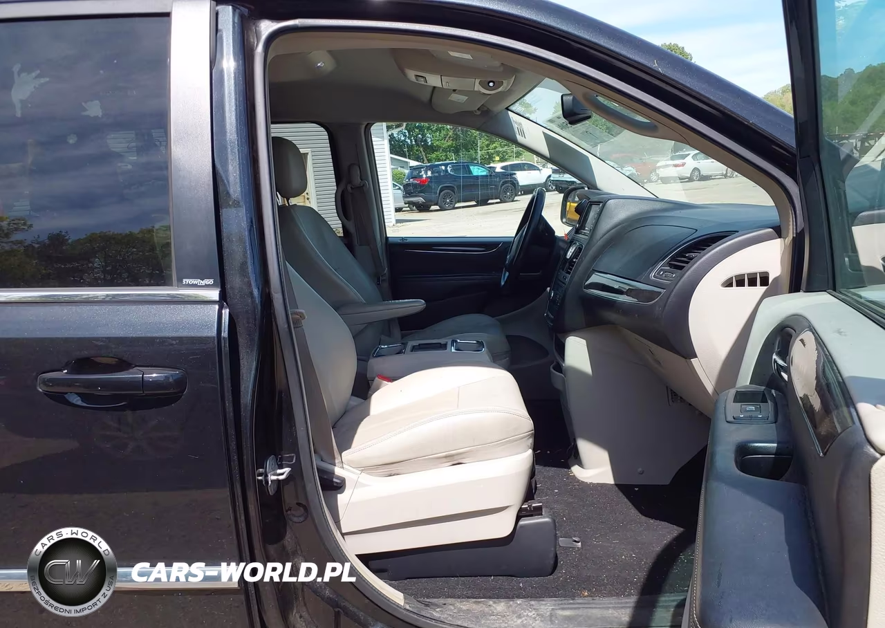 2013 Chrysler Town & Country Touring VIN:2C4RC1BG6DR653331 - 5
