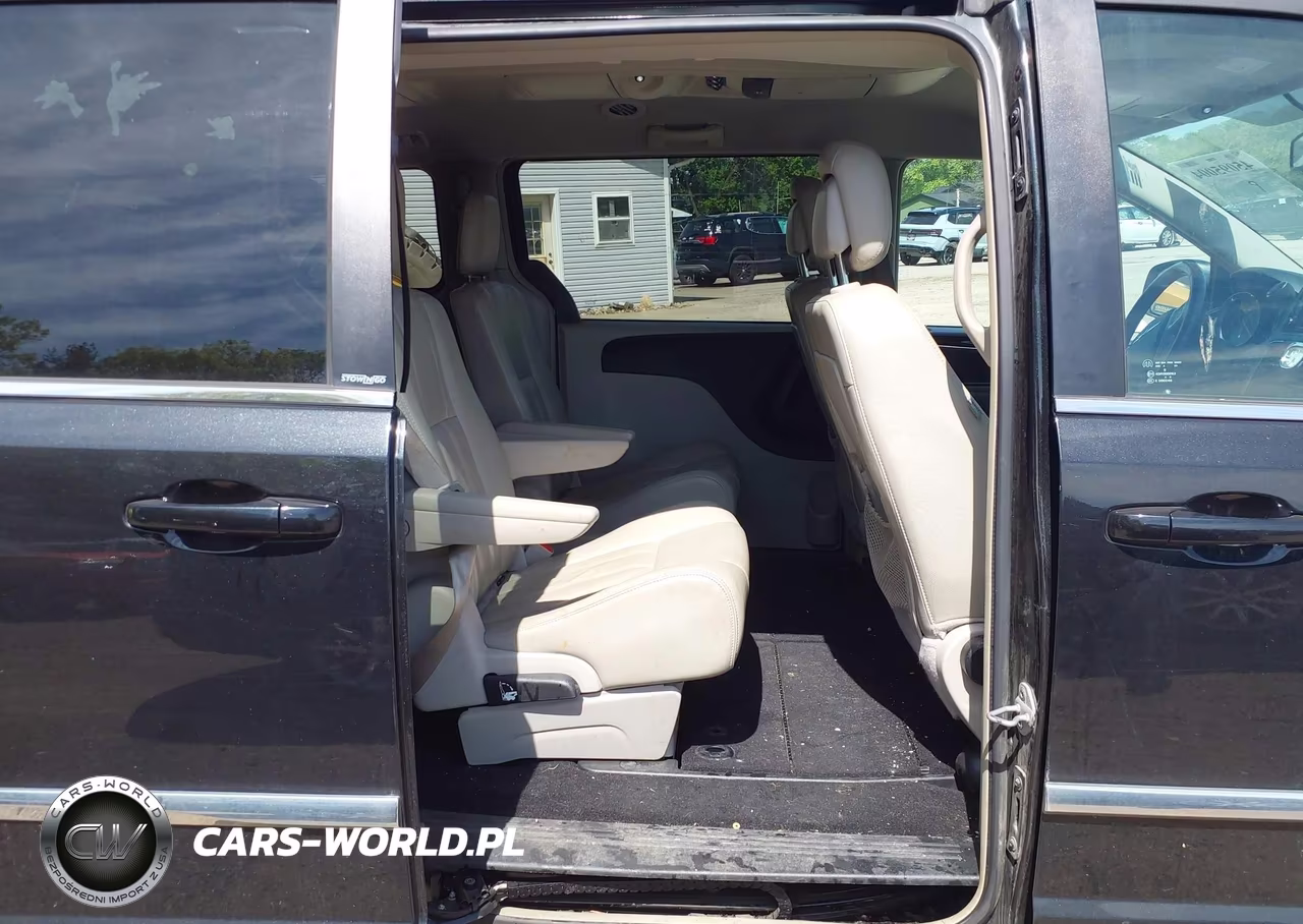 2013 Chrysler Town & Country Touring VIN:2C4RC1BG6DR653331 - 8