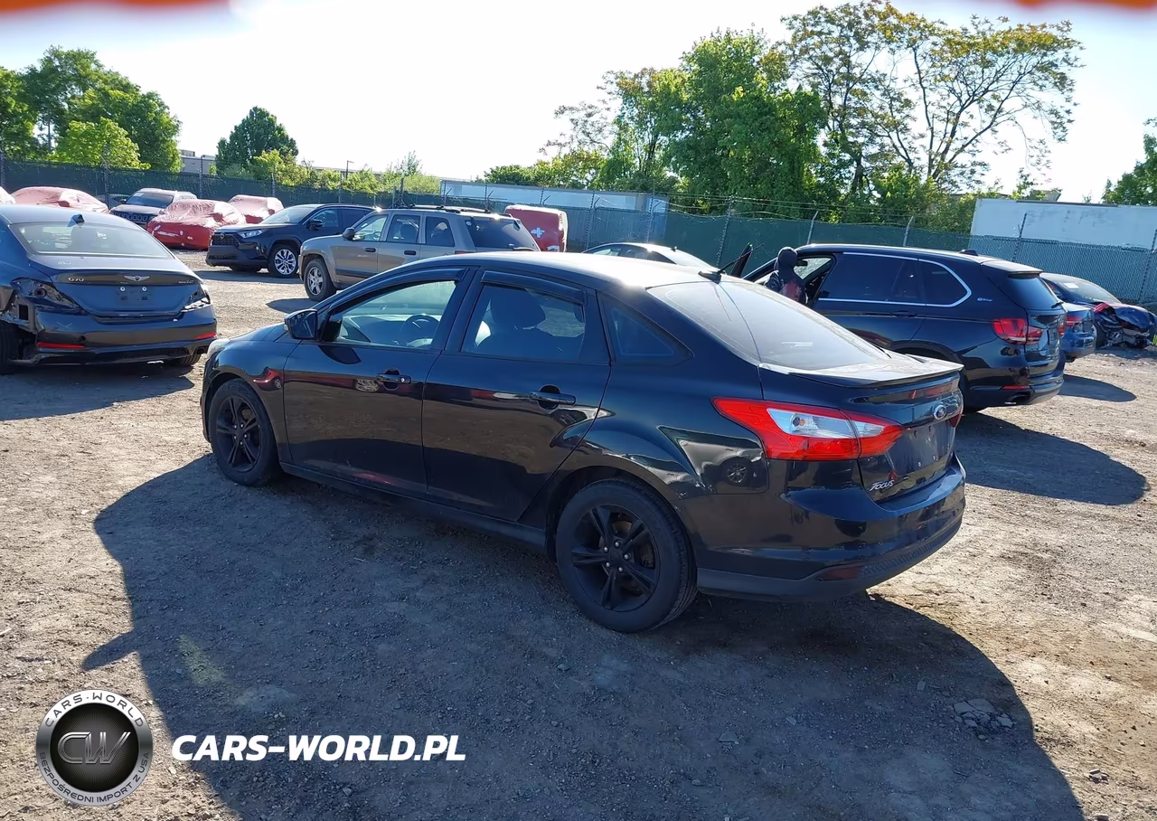 2012 Ford Focus Se VIN:1FAHP3F23CL407392 - 3