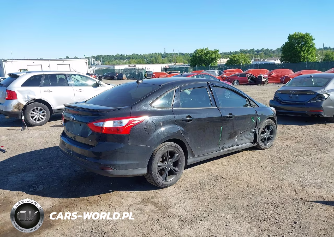 2012 Ford Focus Se VIN:1FAHP3F23CL407392 - 4