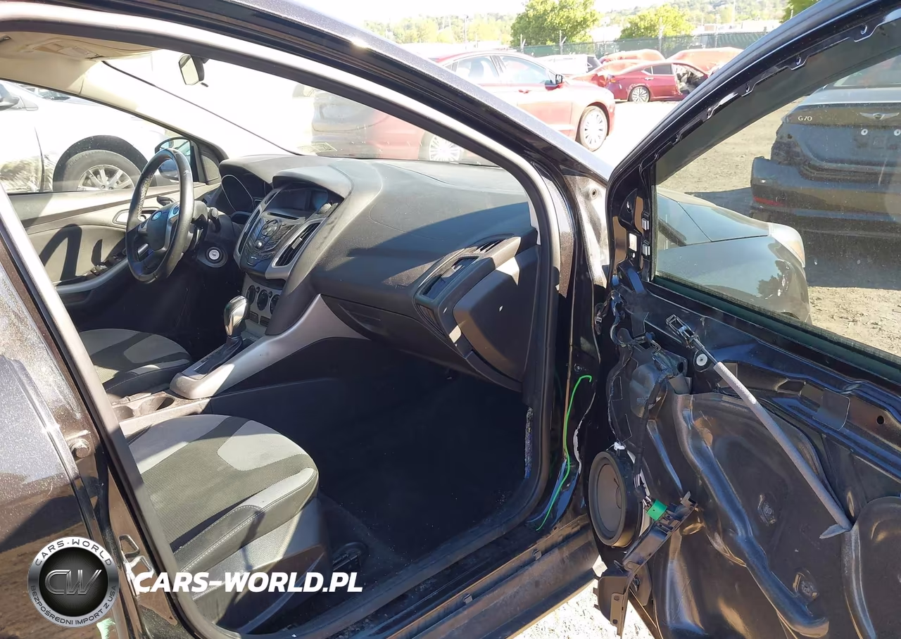 2012 Ford Focus Se VIN:1FAHP3F23CL407392 - 5