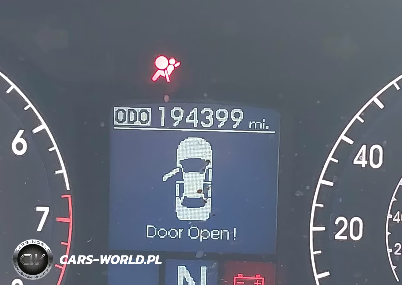 2009 Hyundai Genesis 3.8 VIN:KMHGC46E69U020089 - 15