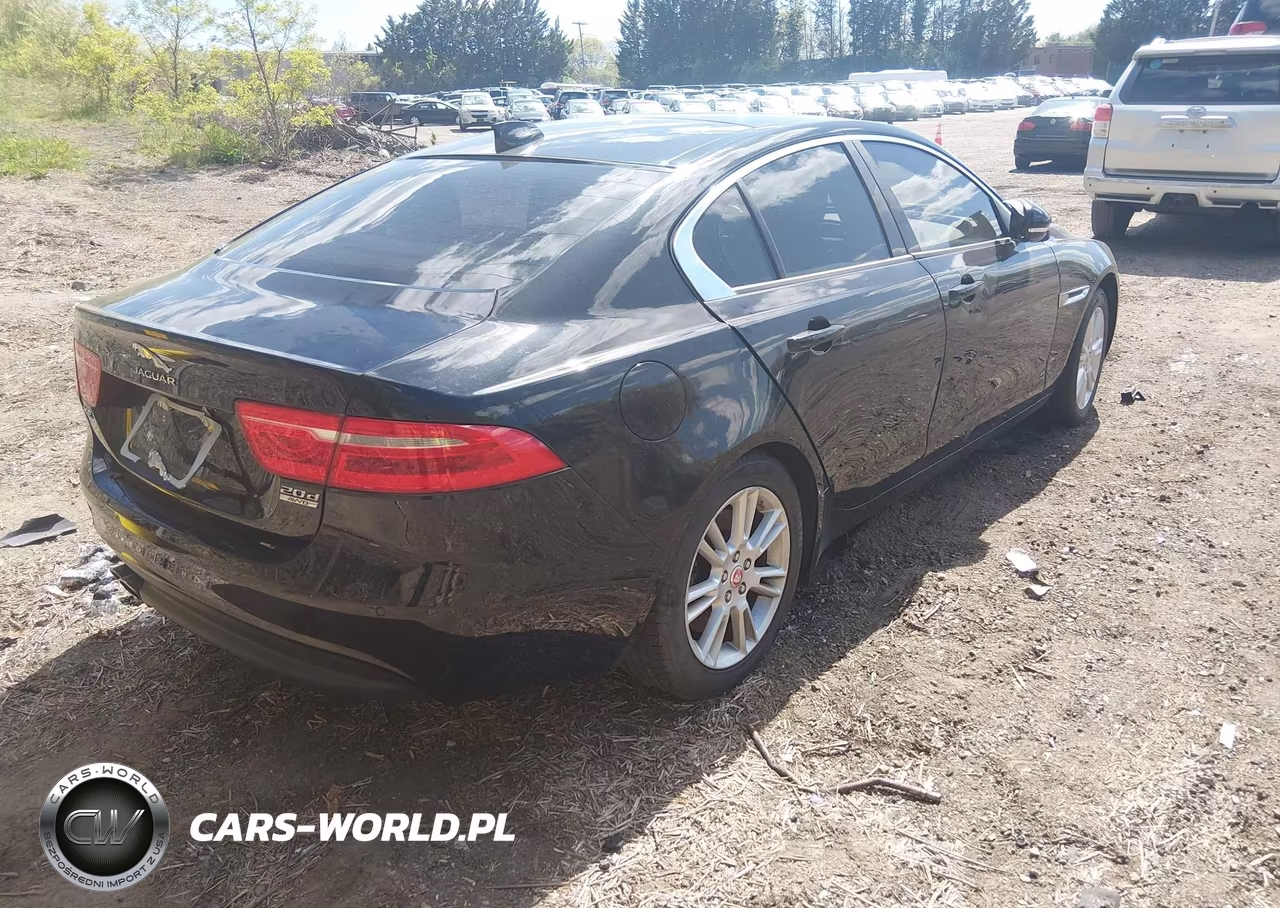 2017 Jaguar Xe 20D Premium VIN:SAJAJ4BN8HA952589 - 4