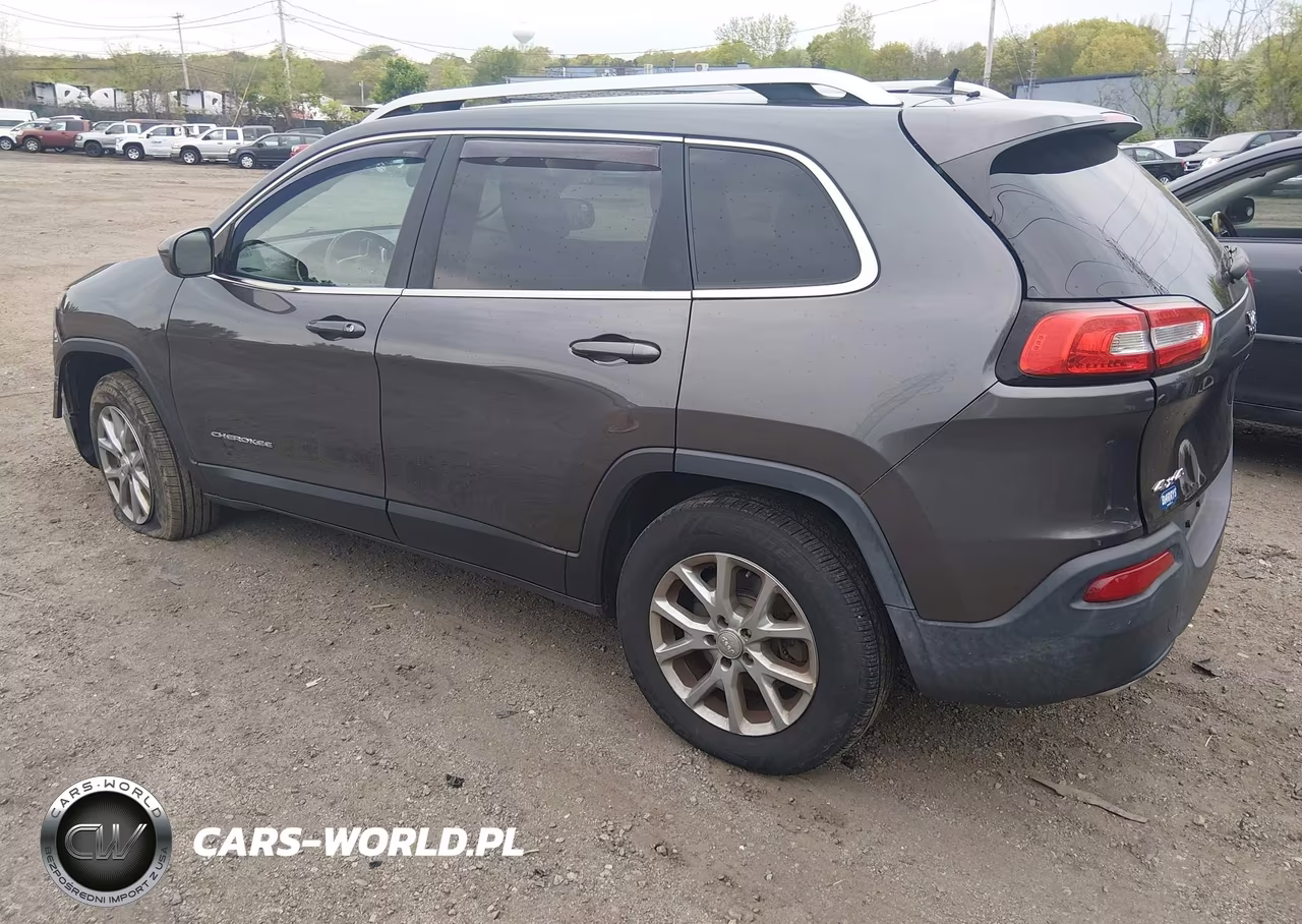 2015 Jeep Cherokee Latitude VIN:1C4PJMCS5FW559033 - 3