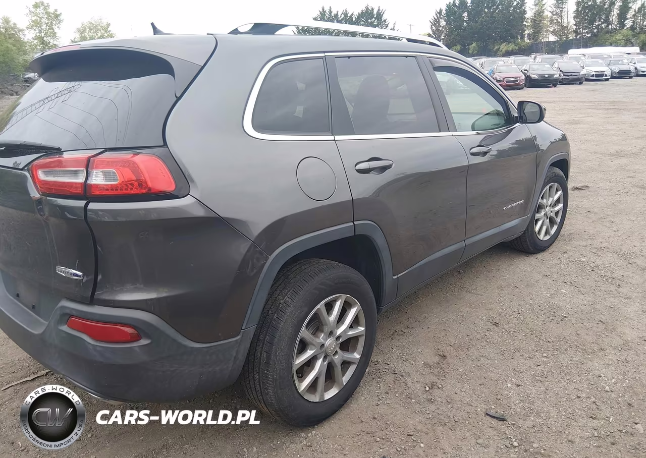 2015 Jeep Cherokee Latitude VIN:1C4PJMCS5FW559033 - 4