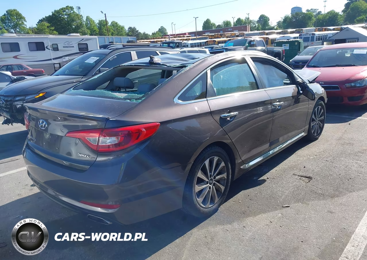 2016 Hyundai Sonata Sport VIN:5NPE34AFXGH345265 - 4