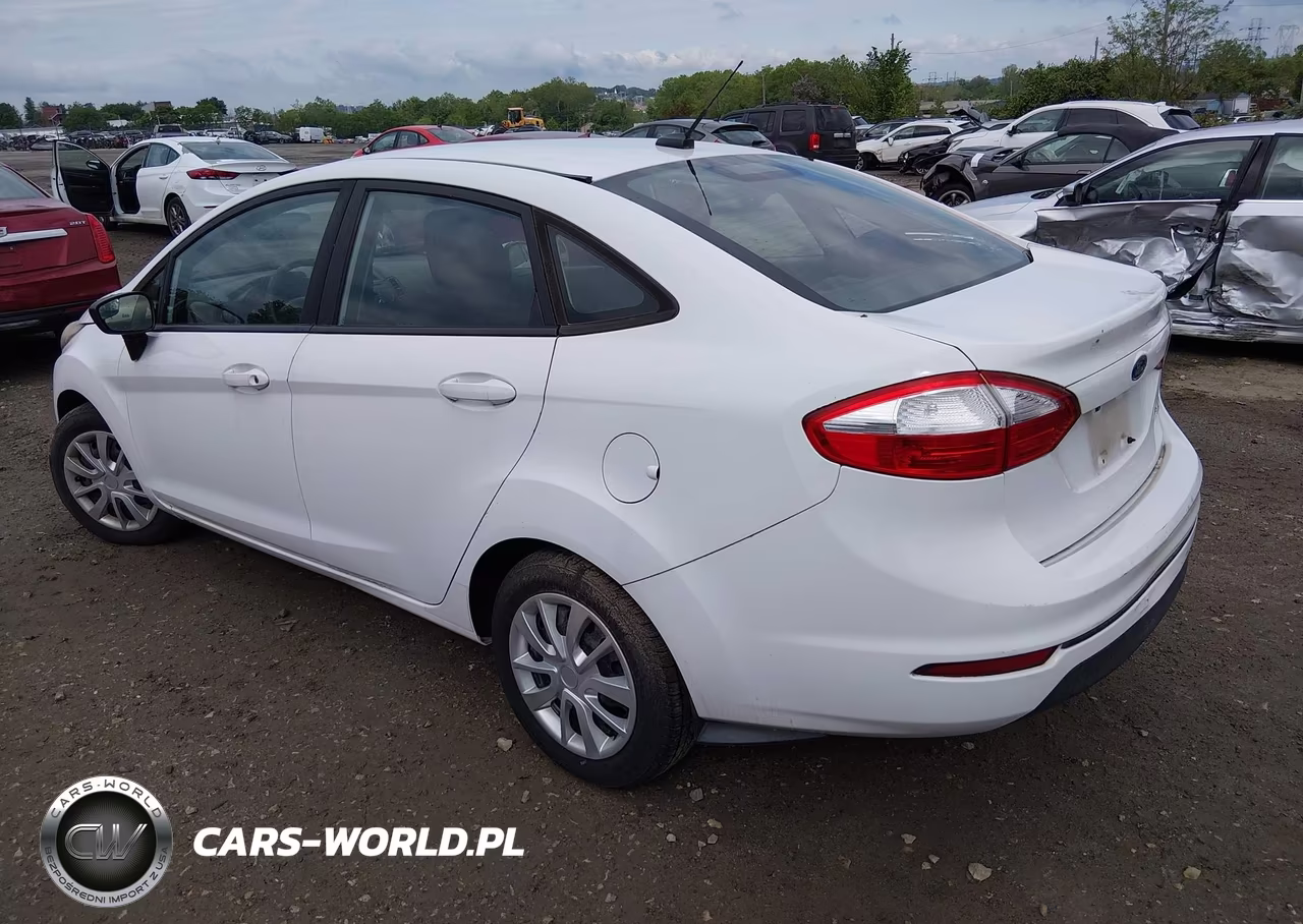 2015 Ford Fiesta S VIN:3FADP4AJ9FM171188 - 3