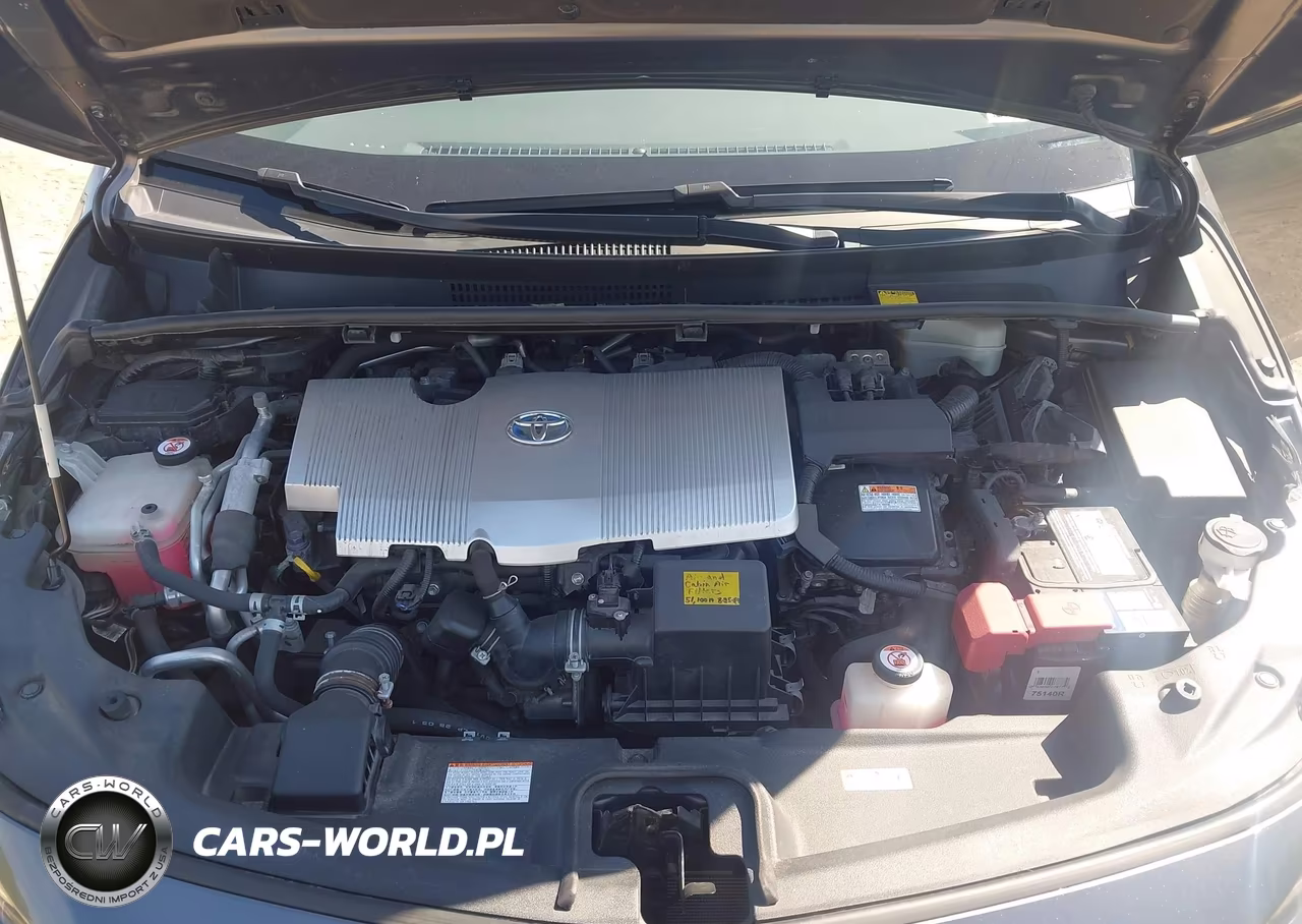 2018 Toyota Prius Prime Plus VIN:JTDKARFP2J3076155 - 10