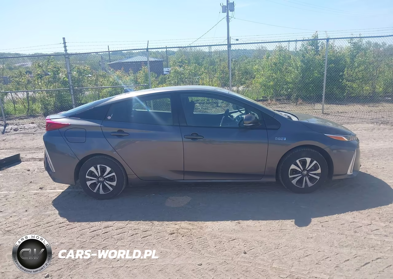 2018 Toyota Prius Prime Plus VIN:JTDKARFP2J3076155 - 14