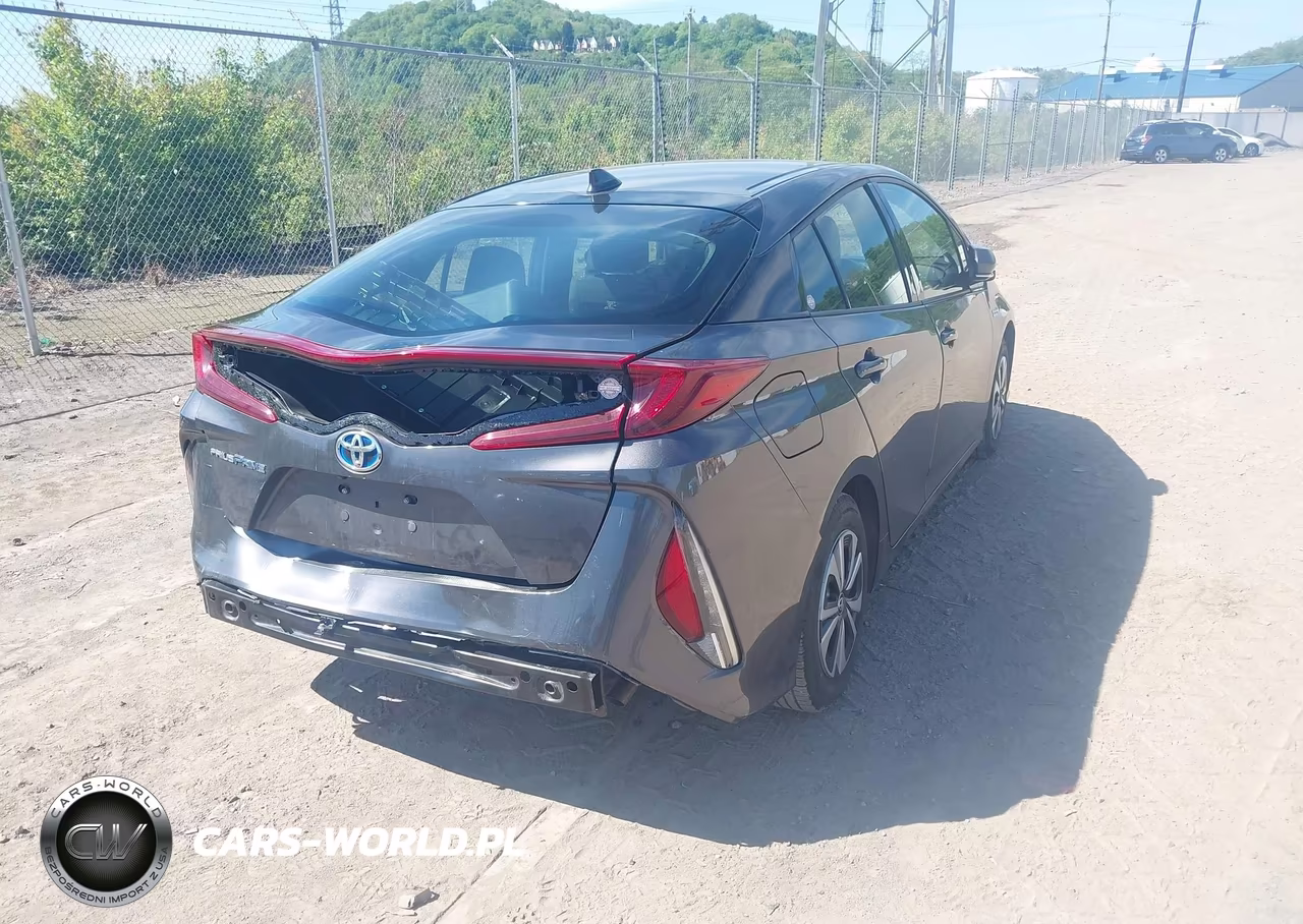 2018 Toyota Prius Prime Plus VIN:JTDKARFP2J3076155 - 4