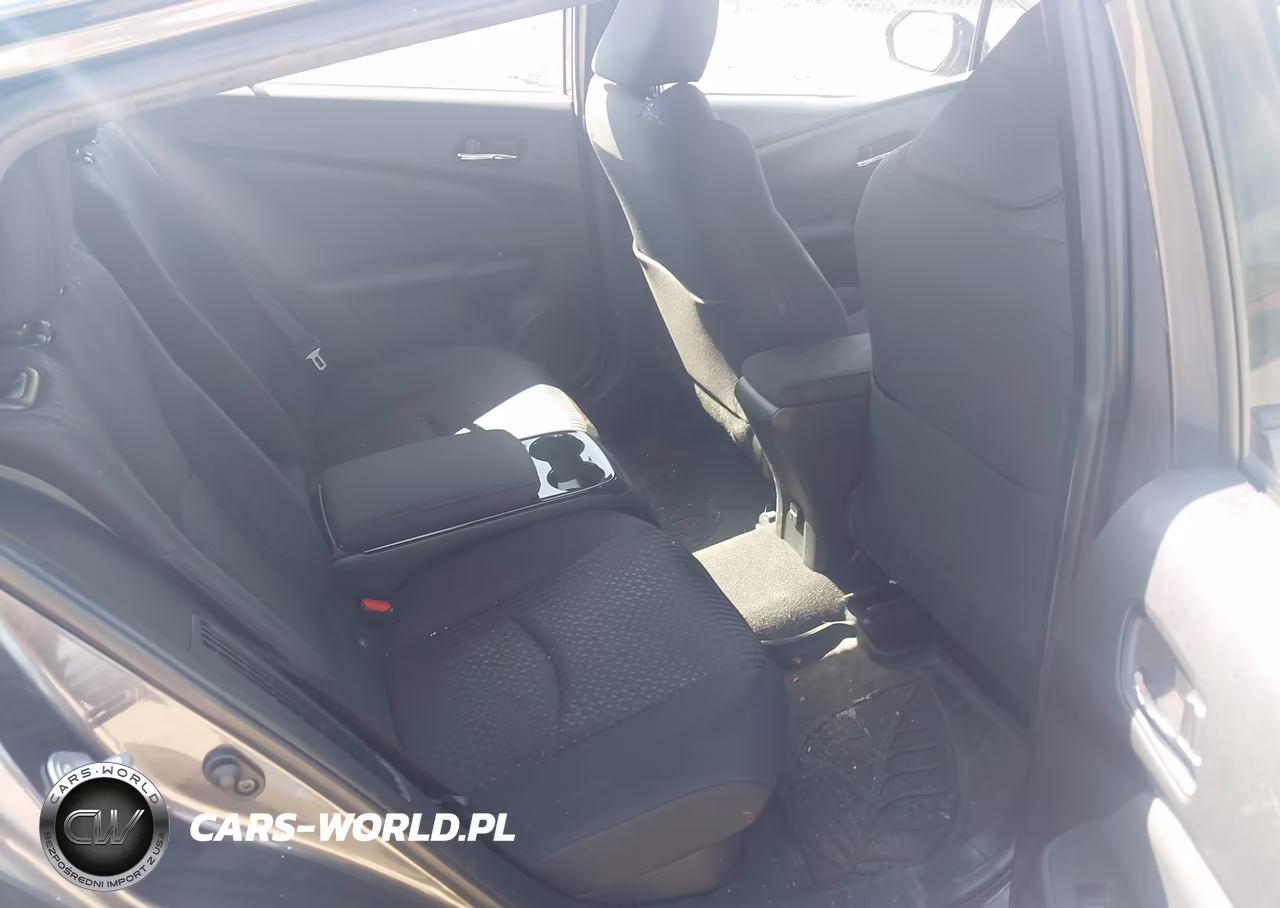 2018 Toyota Prius Prime Plus VIN:JTDKARFP2J3076155 - 8