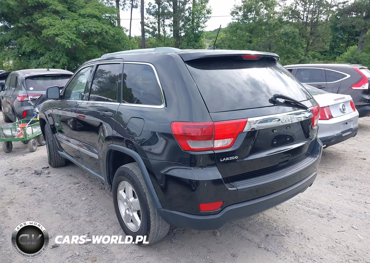 2011 Jeep Grand Cherokee Laredo VIN:1J4RS4GG1BC588224 - 3