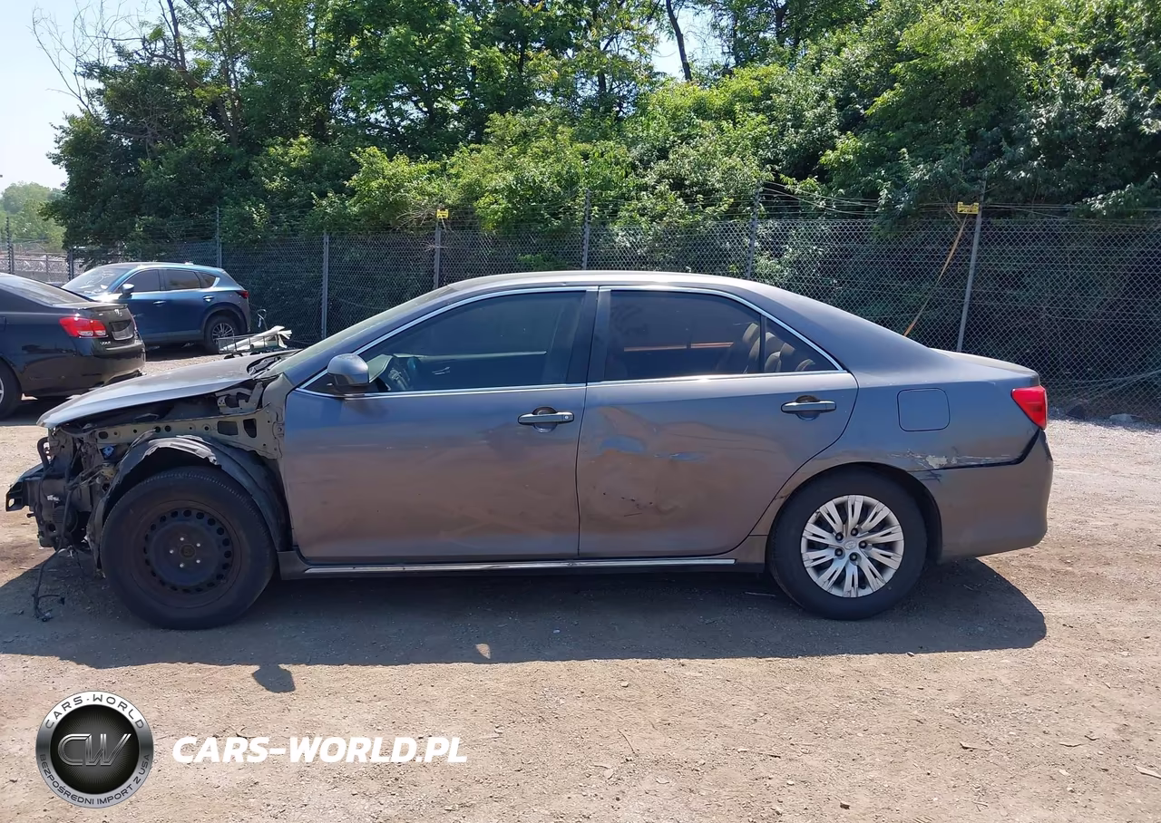 2014 Toyota Camry Hybrid Le VIN:4T1BD1FK1EU101295 - 15