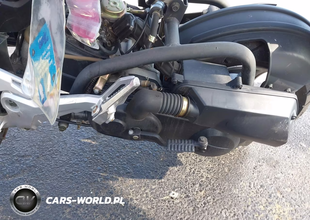 2024 Kawasaki Z750S VIN:LFETCAGV5R1200139 - 9