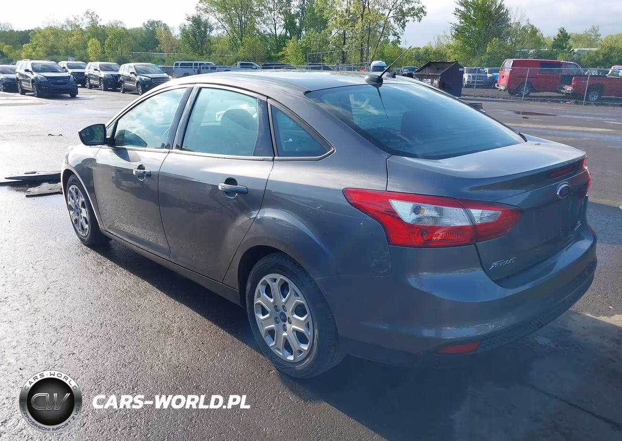 2012 Ford Focus Se VIN:1FAHP3F24CL474454 - 3