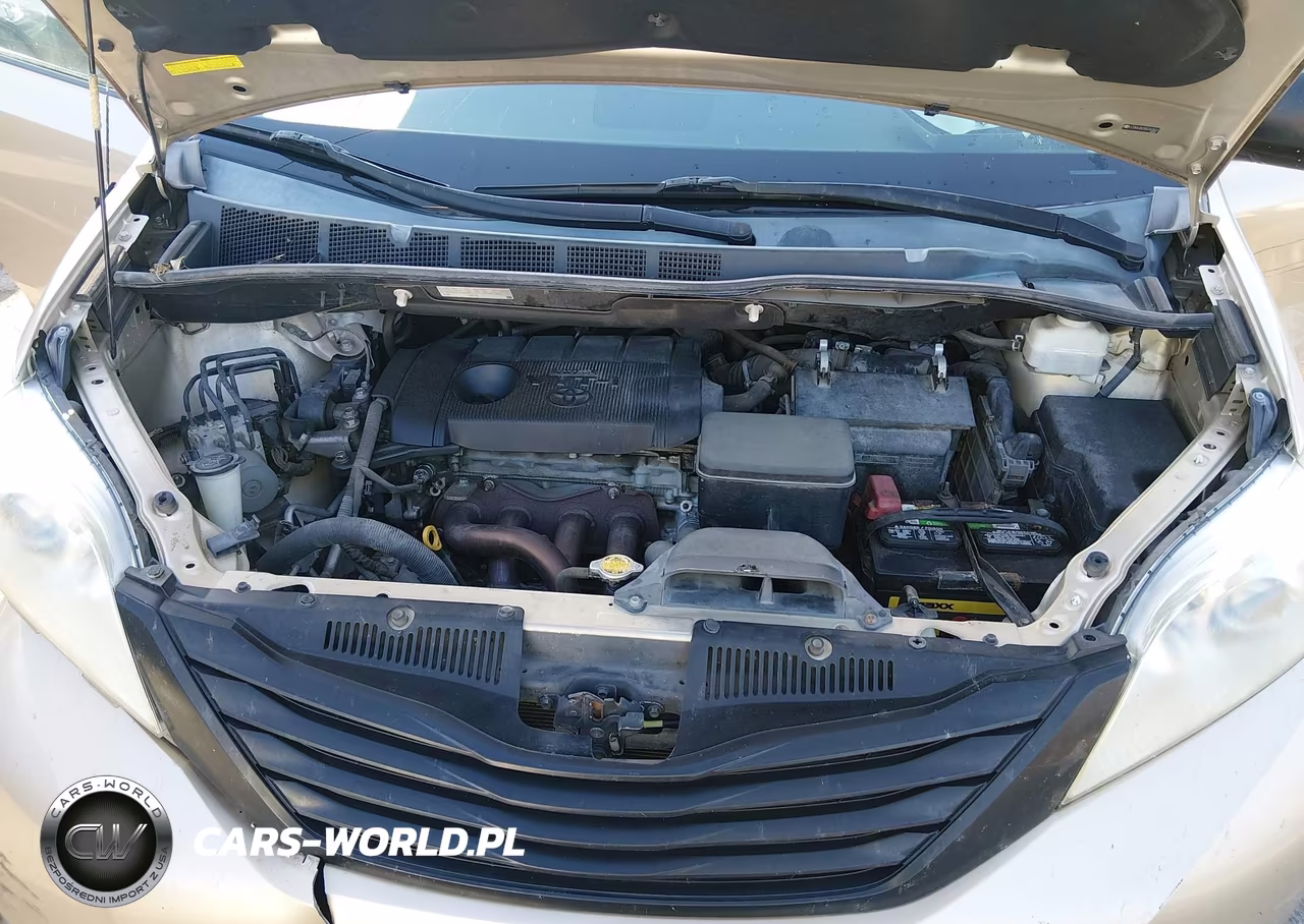 2011 Toyota Sienna VIN:5TDKA3DC6BS003657 - 10