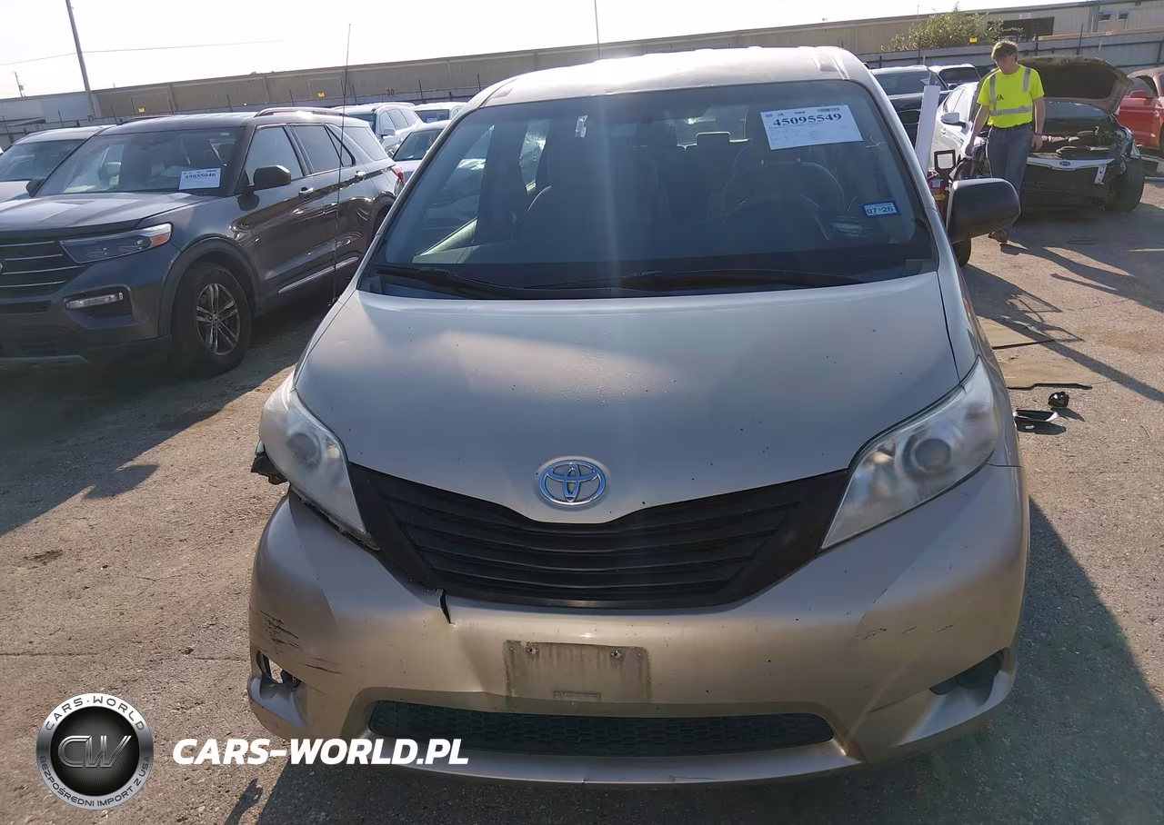 2011 Toyota Sienna VIN:5TDKA3DC6BS003657 - 12