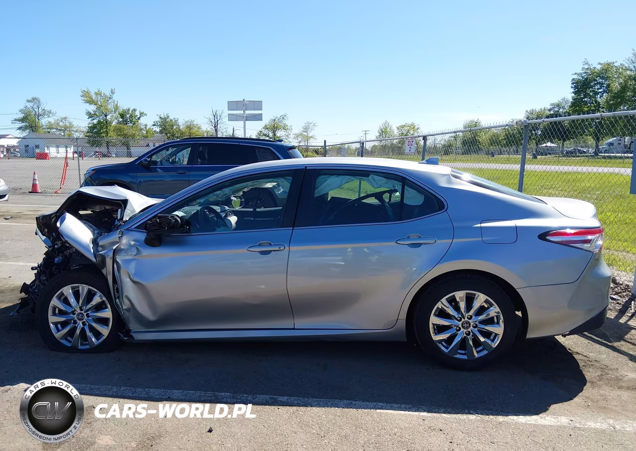 2019 Toyota Camry Le VIN:4T1B11HK7KU169568 - 14