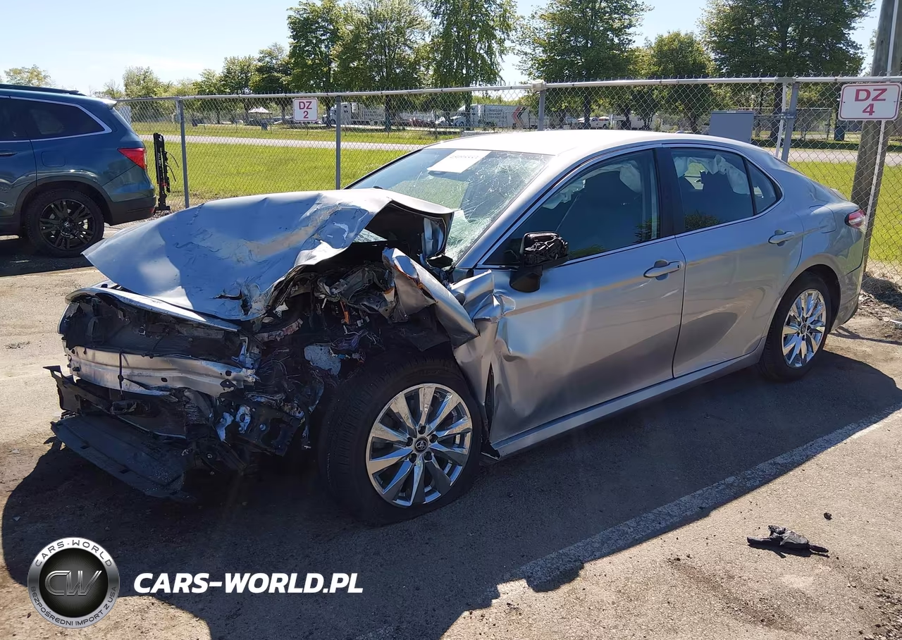 2019 Toyota Camry Le VIN:4T1B11HK7KU169568 - 2
