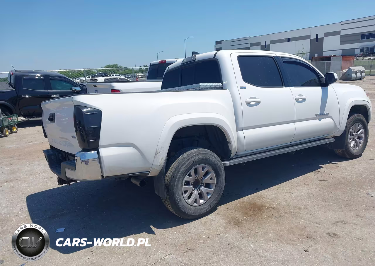 2017 Toyota Tacoma Sr5 V6 VIN:5TFAZ5CN2HX051582 - 4