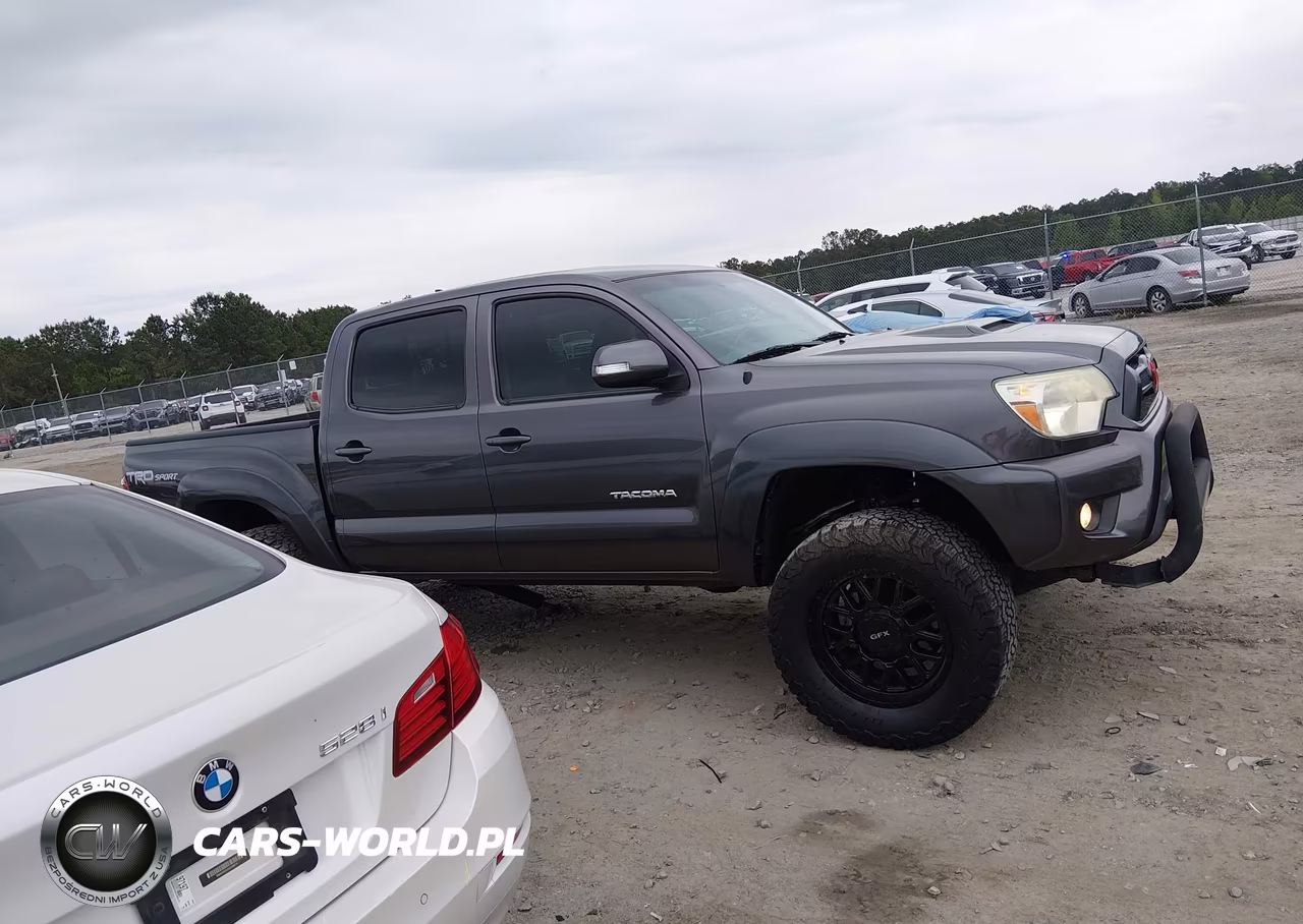 2015 Toyota Tacoma Base V6 VIN:5TFLU4EN7FX120696 - 13