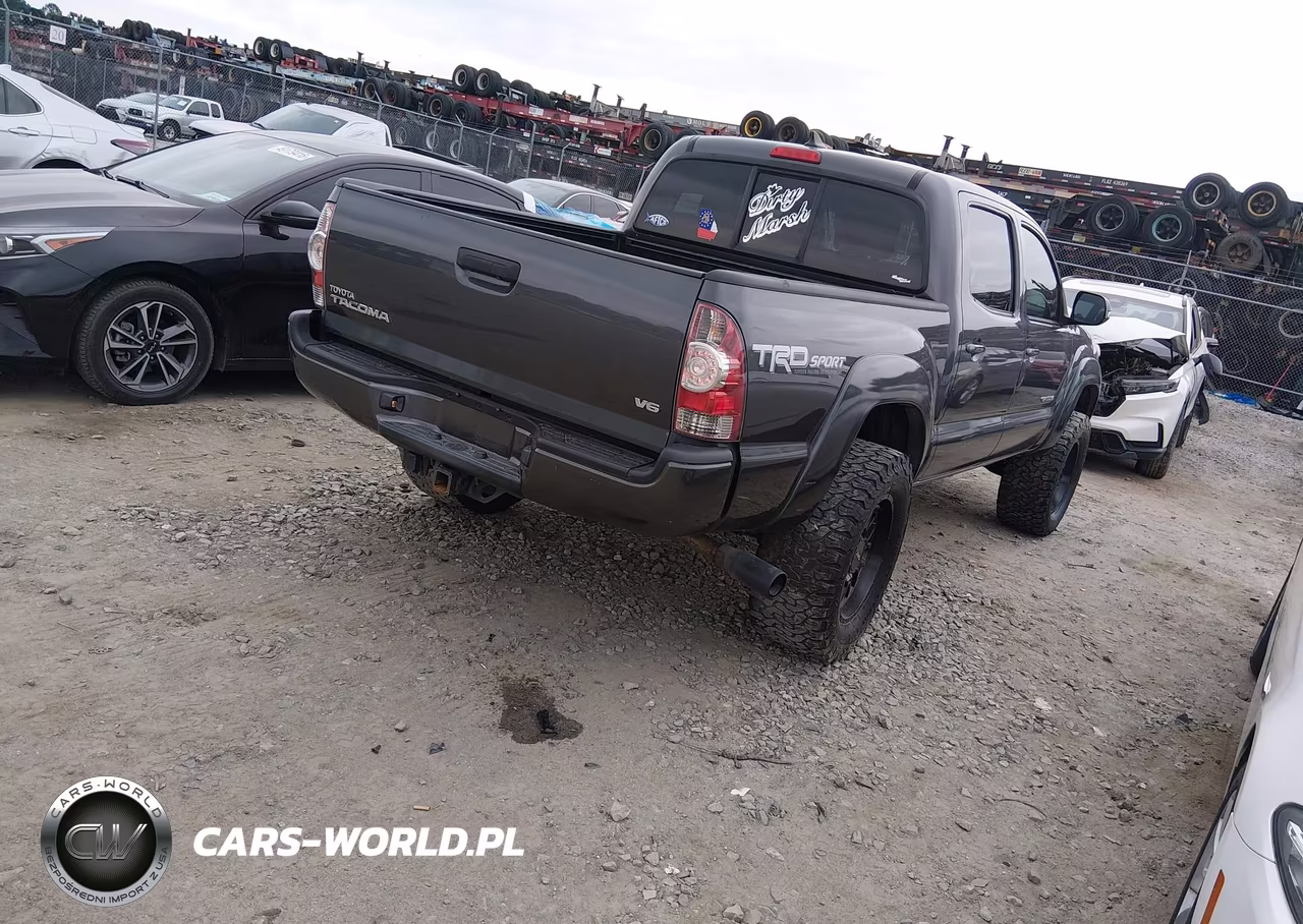 2015 Toyota Tacoma Base V6 VIN:5TFLU4EN7FX120696 - 4