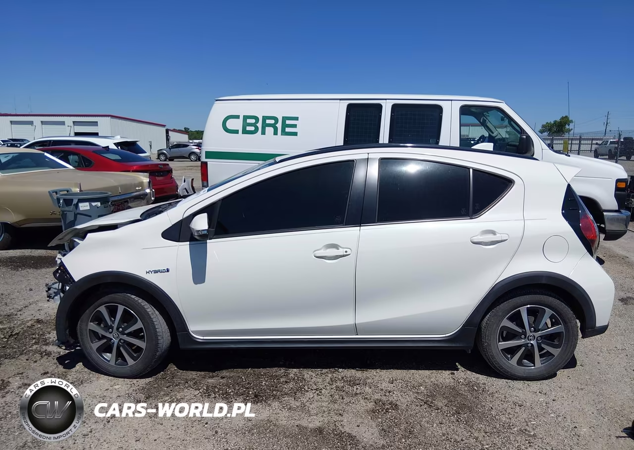 2018 Toyota Prius C One VIN:JTDKDTB34J1613756 - 15