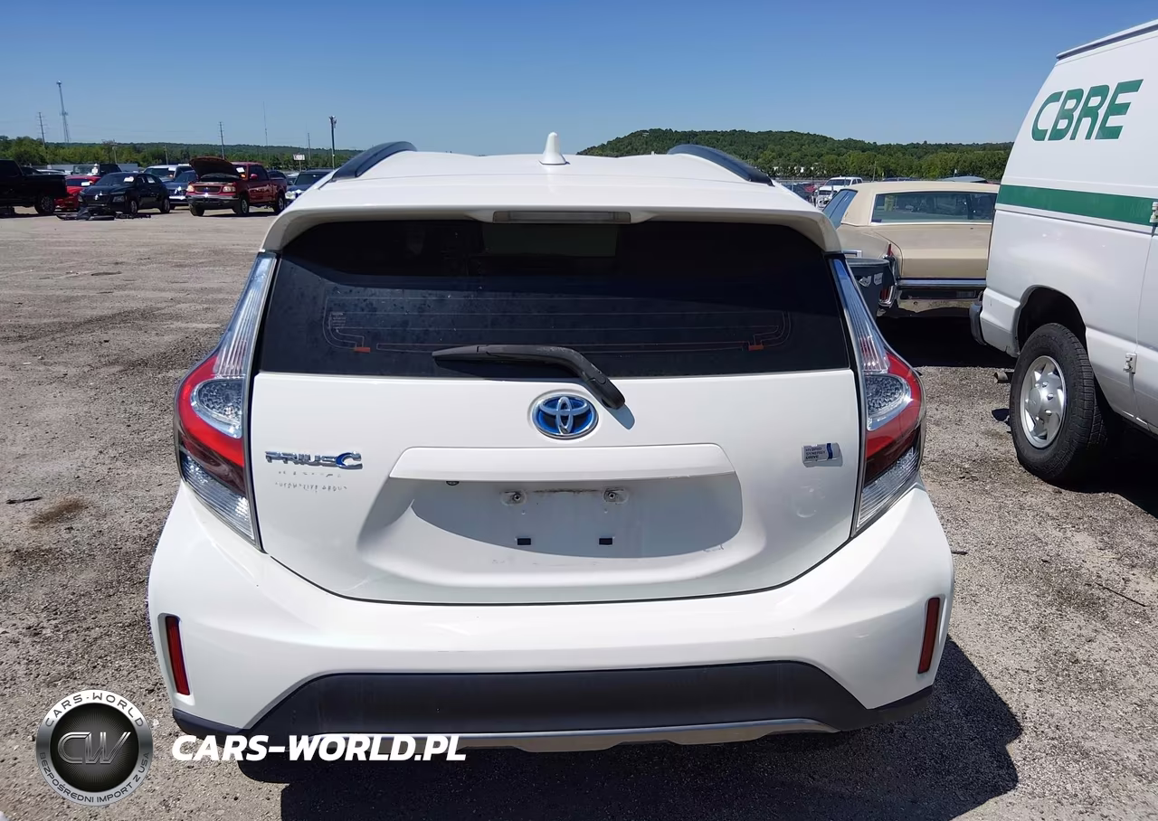 2018 Toyota Prius C One VIN:JTDKDTB34J1613756 - 17