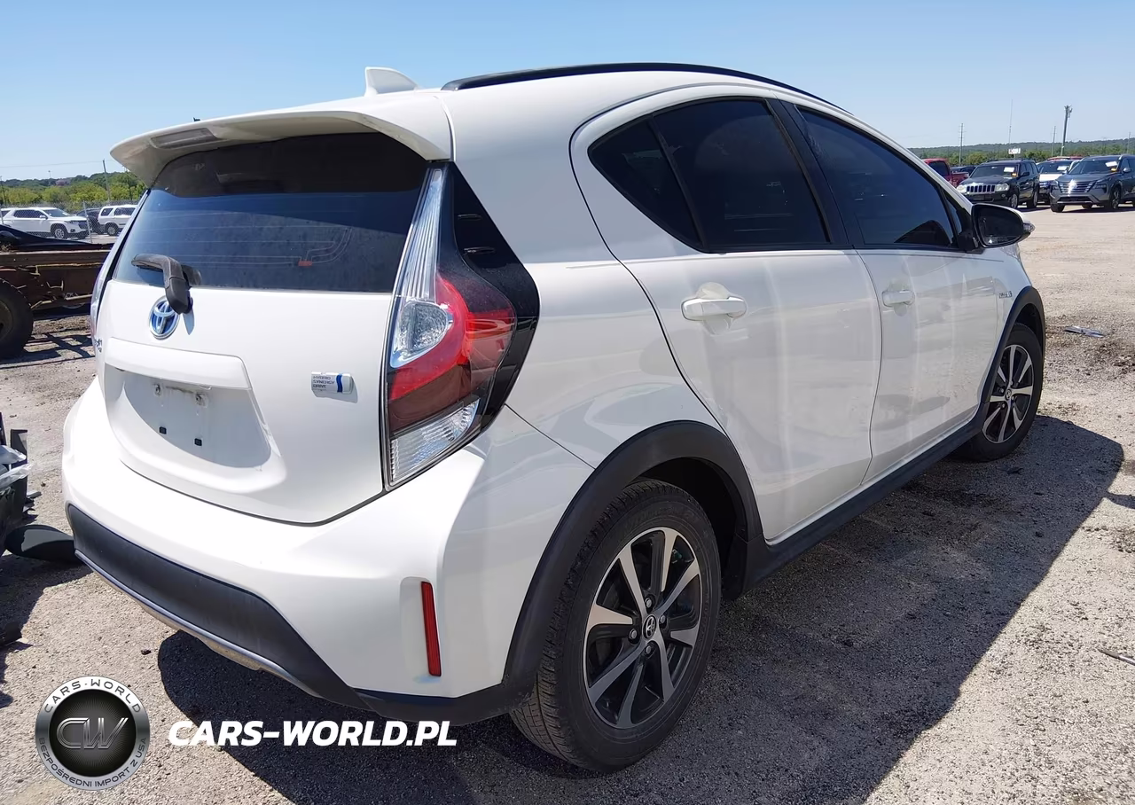 2018 Toyota Prius C One VIN:JTDKDTB34J1613756 - 4
