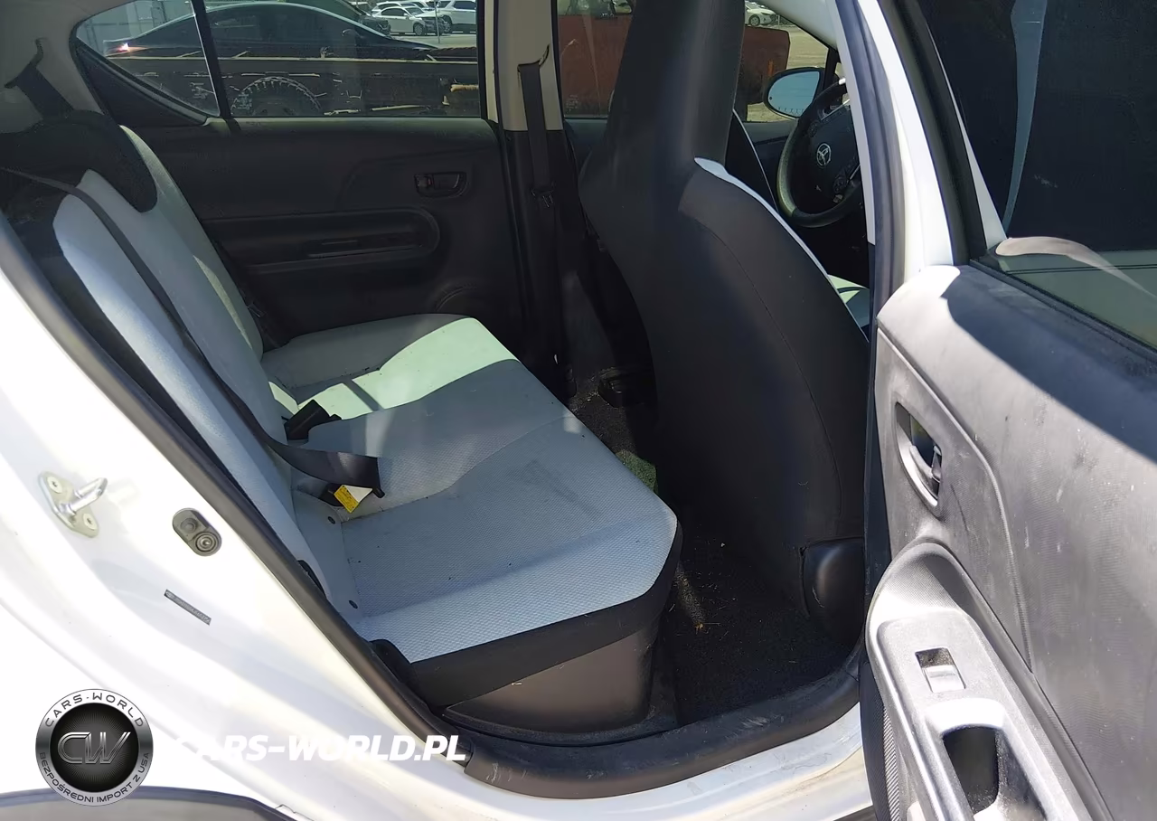 2018 Toyota Prius C One VIN:JTDKDTB34J1613756 - 8