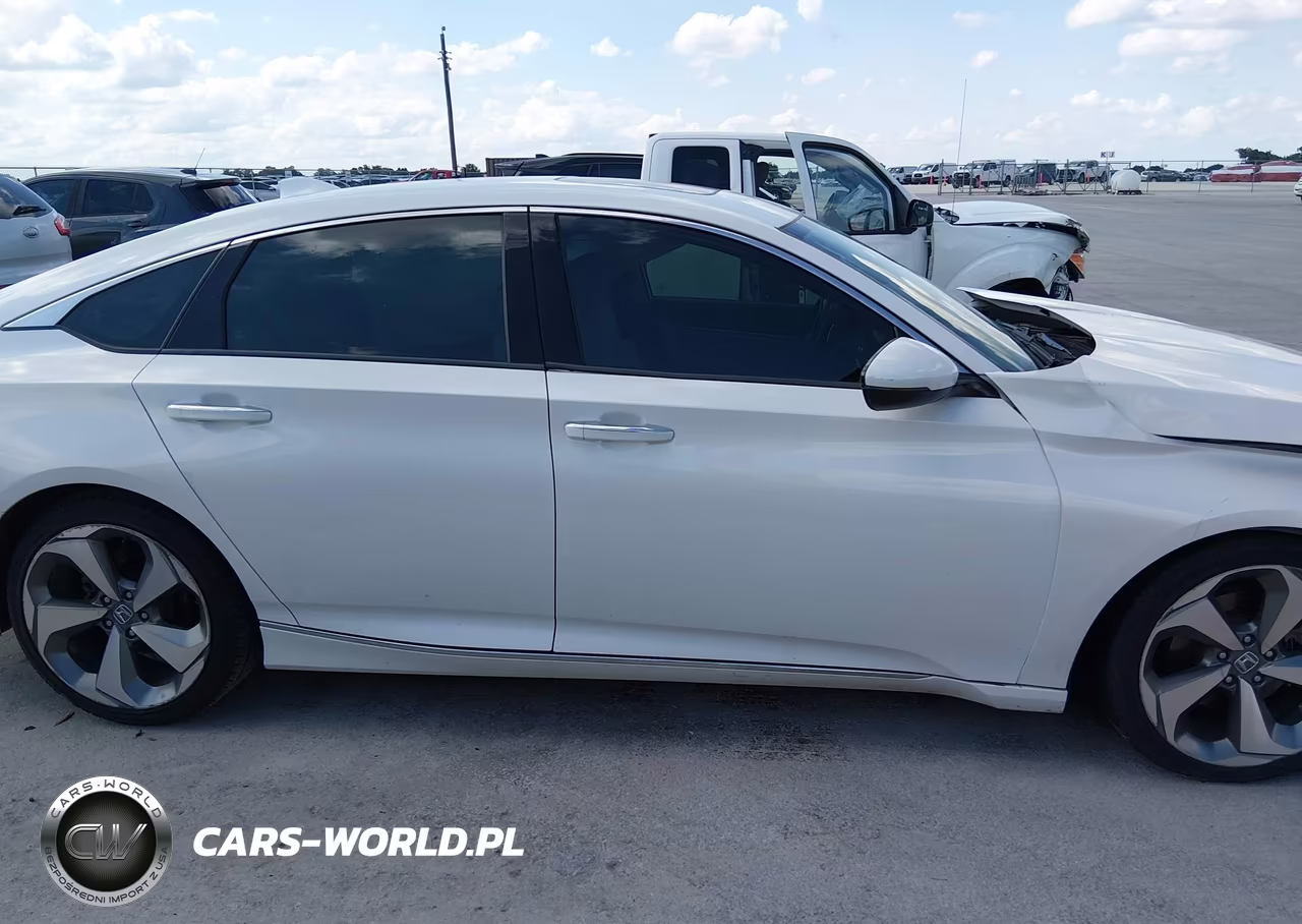 2018 Honda Accord Touring VIN:1HGCV1F92JA161067 - 14