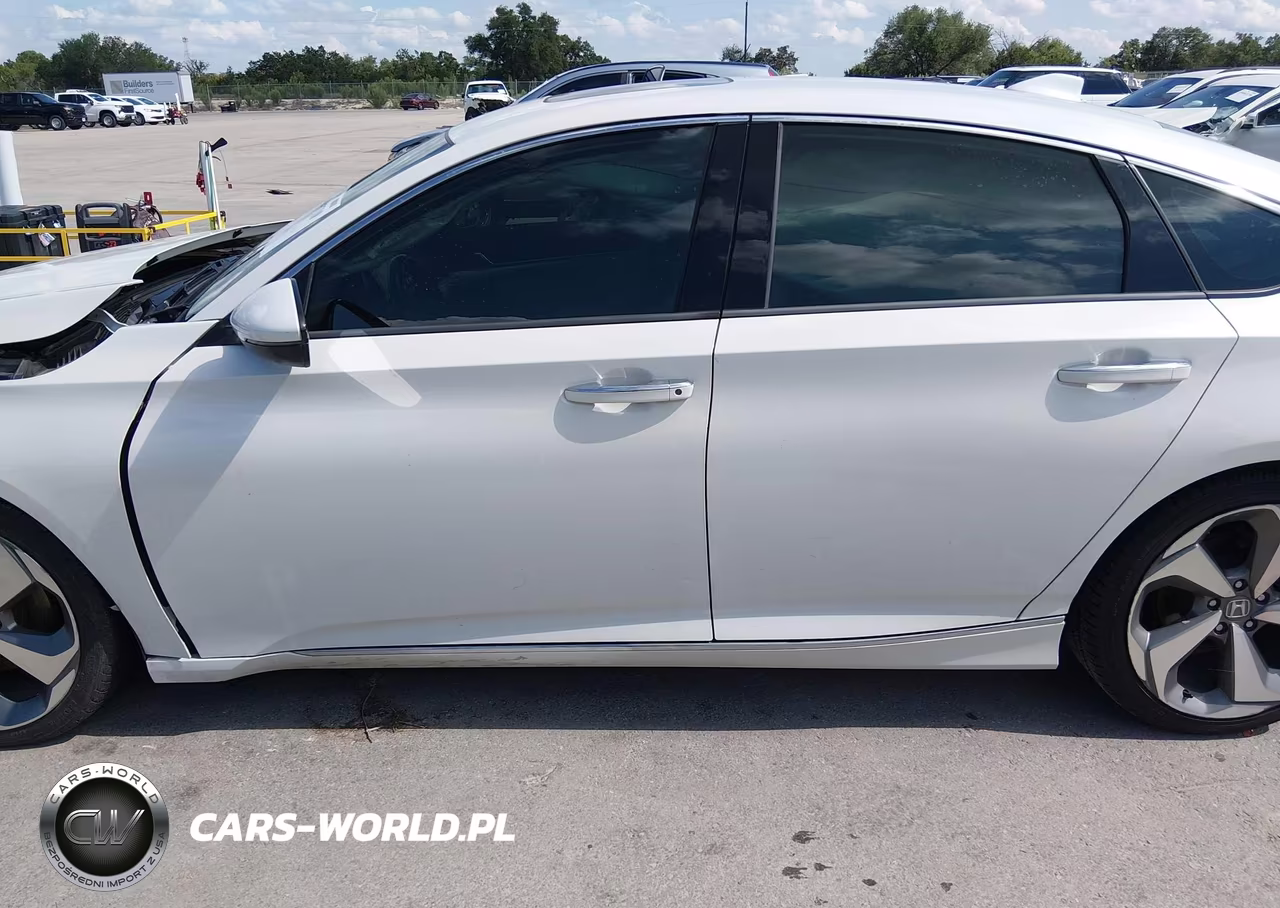 2018 Honda Accord Touring VIN:1HGCV1F92JA161067 - 15