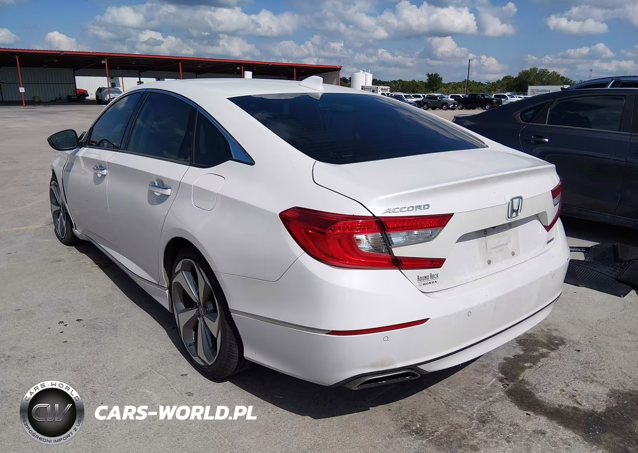 2018 Honda Accord Touring VIN:1HGCV1F92JA161067 - 3