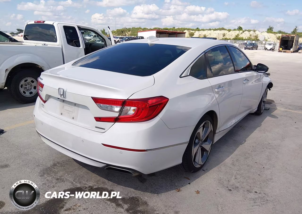 2018 Honda Accord Touring VIN:1HGCV1F92JA161067 - 4
