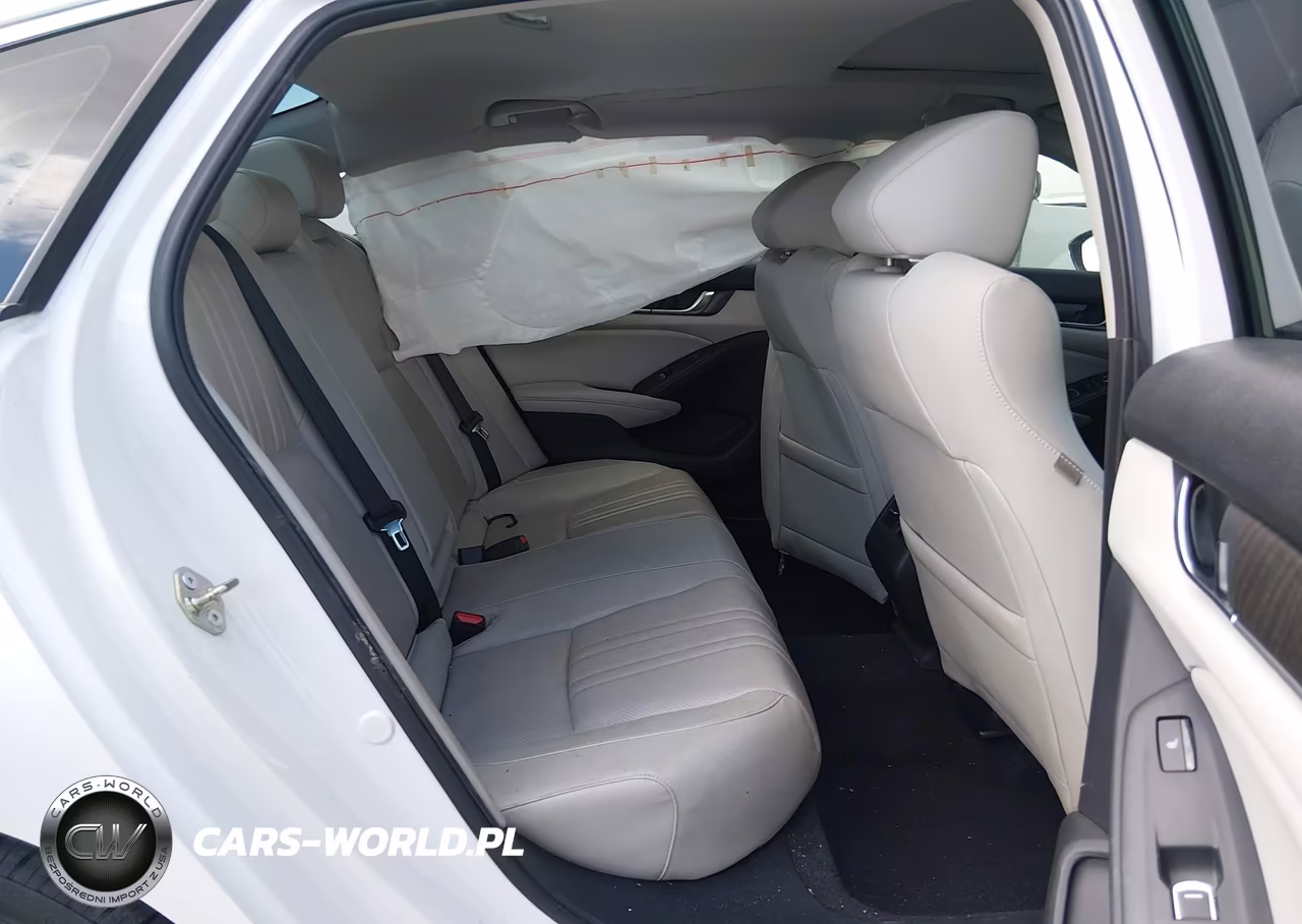 2018 Honda Accord Touring VIN:1HGCV1F92JA161067 - 8