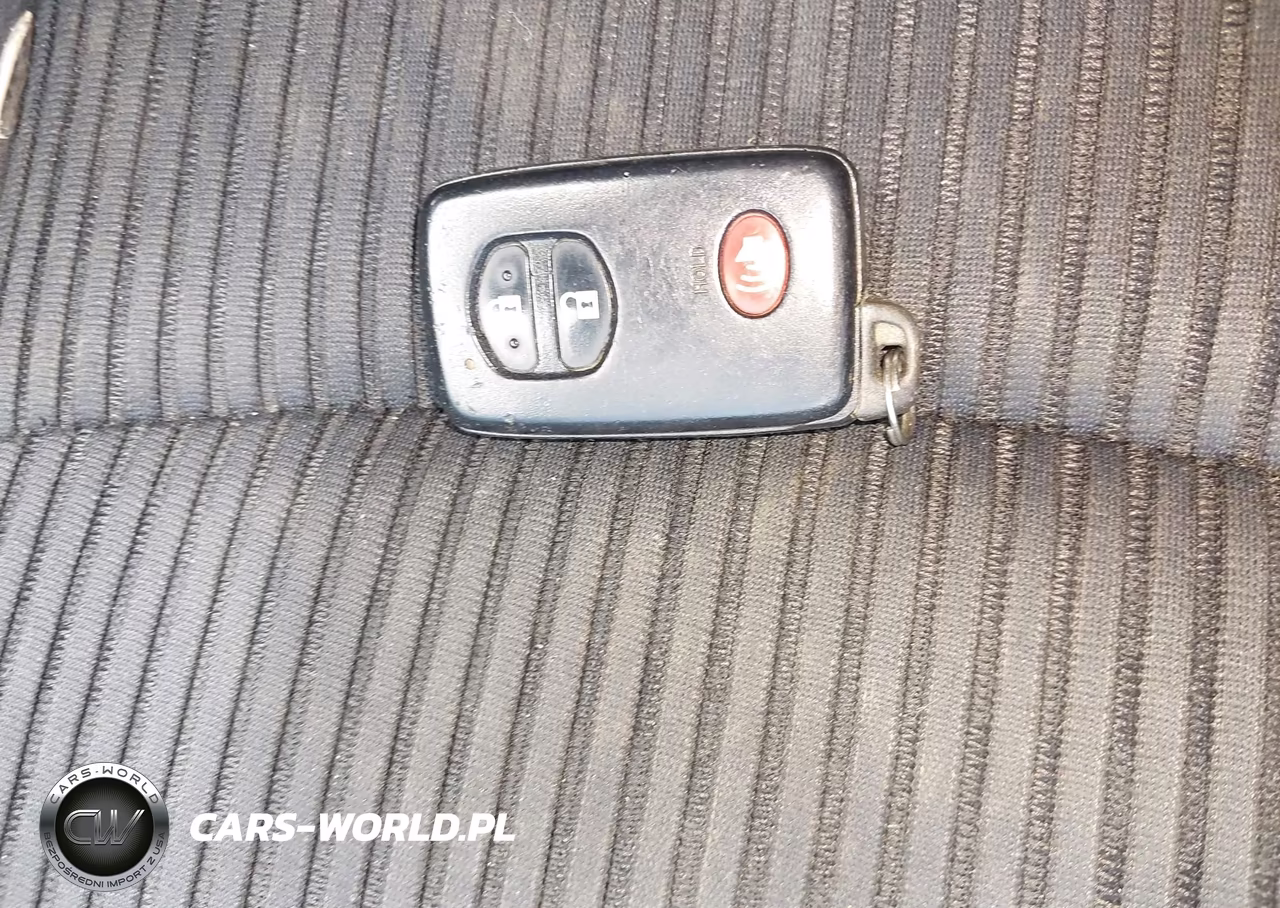 2015 Toyota Prius V Two VIN:JTDZN3EU5FJ033553 - 11