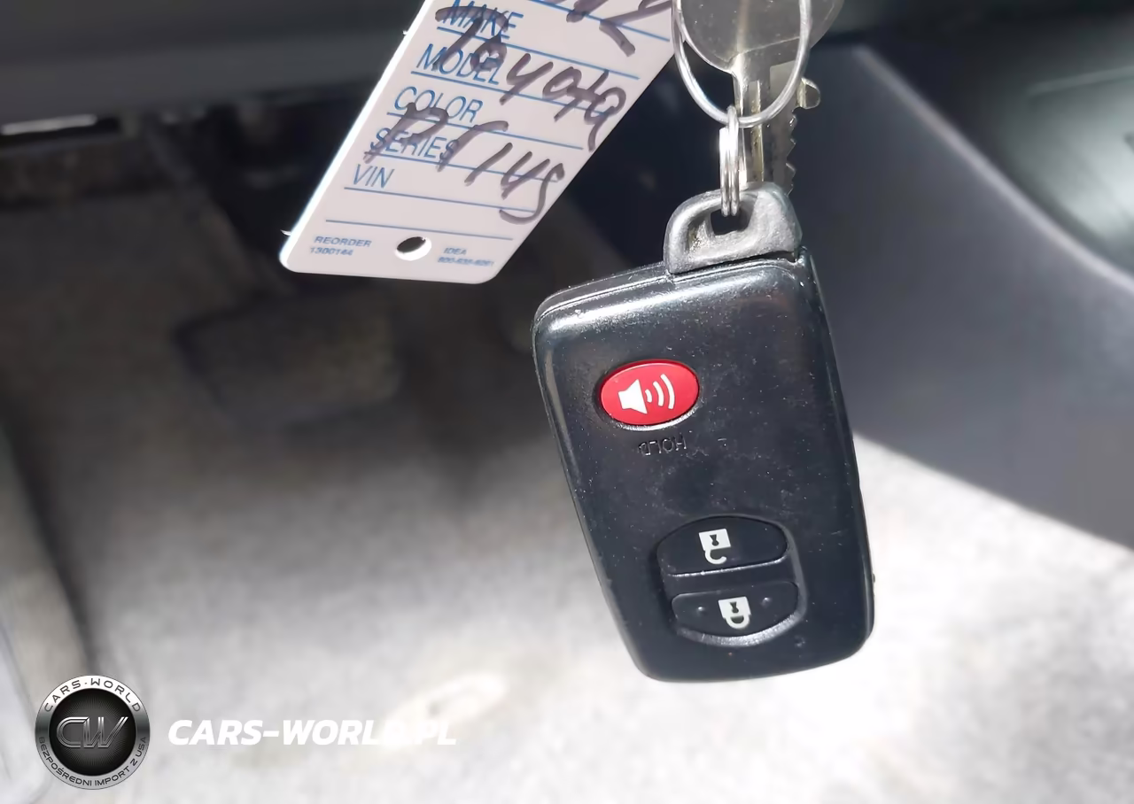 2012 Toyota Prius Two VIN:JTDKN3DU3C1521656 - 11