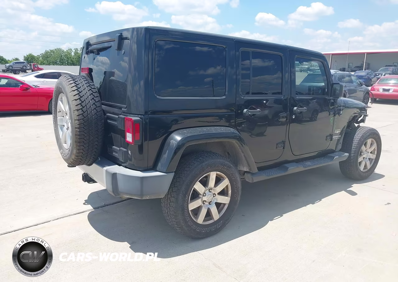 2015 Jeep Wrangler Unlimited Sahara VIN:1C4HJWEGXFL674690 - 4