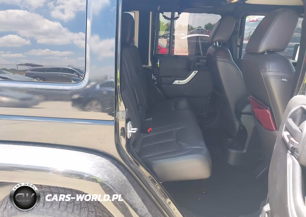 2015 Jeep Wrangler Unlimited Sahara VIN:1C4HJWEGXFL674690 - 8