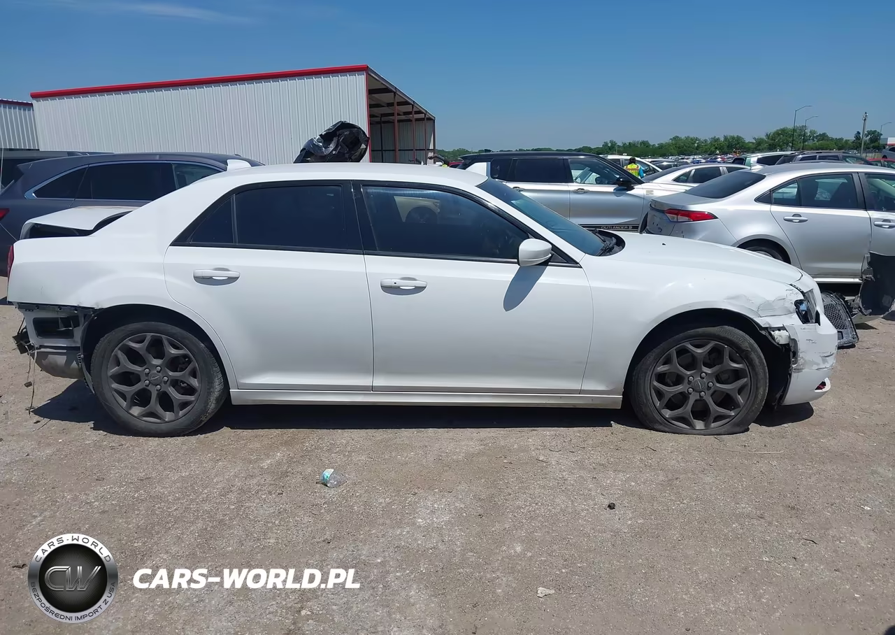 2016 Chrysler 300 300S Alloy Edition VIN:2C3CCAGG3GH262179 - 14