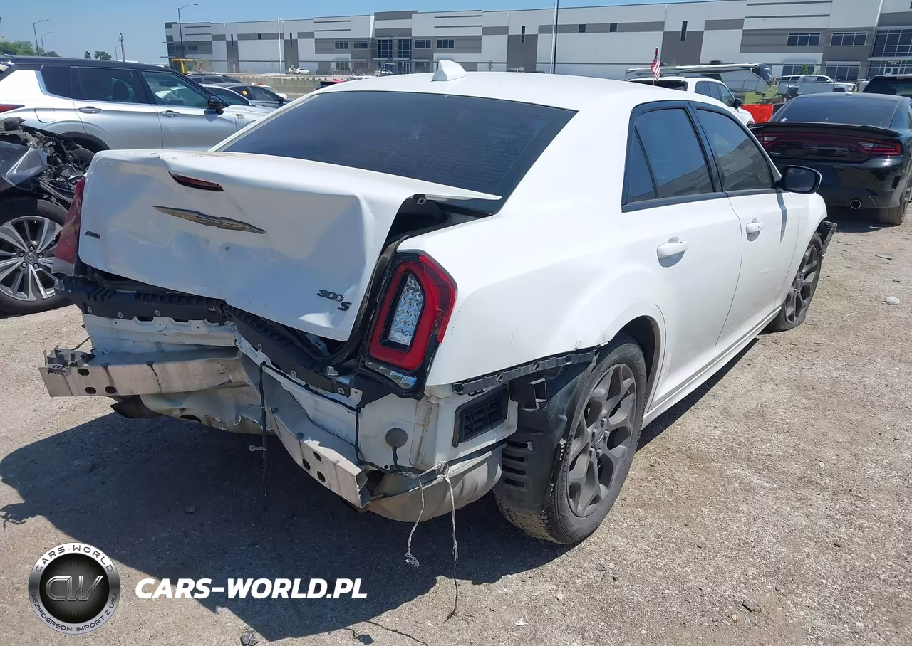 2016 Chrysler 300 300S Alloy Edition VIN:2C3CCAGG3GH262179 - 4