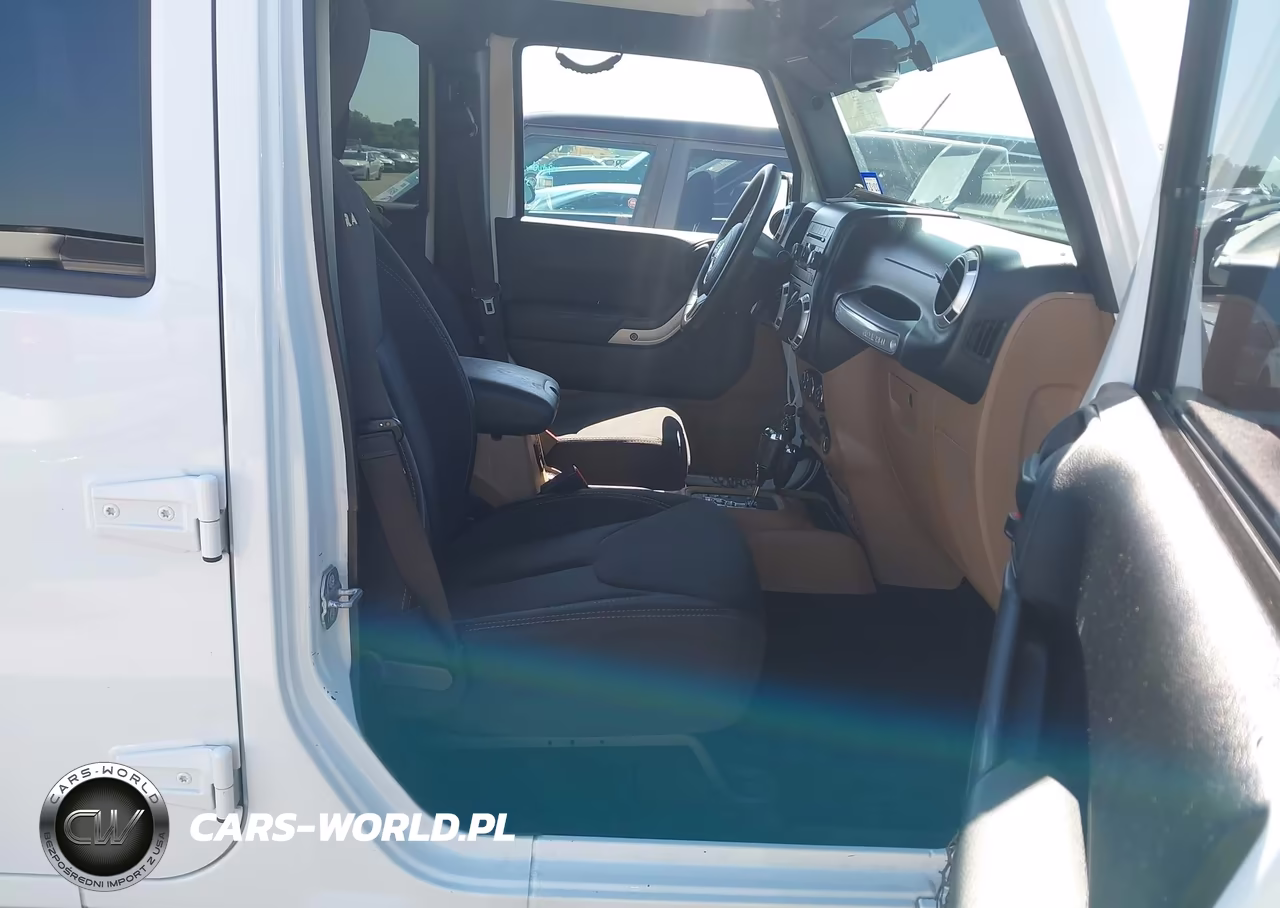 2014 Jeep Wrangler Unlimited Sahara VIN:1C4BJWEG0EL164790 - 5
