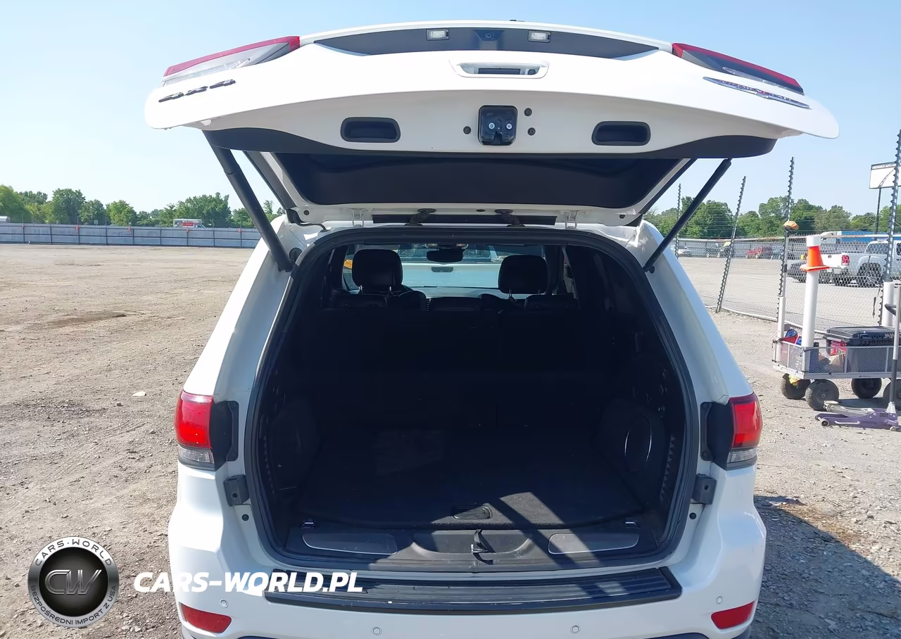 2018 Jeep Grand Cherokee Trailhawk 4X4 VIN:1C4RJFLG4JC365622 - 18