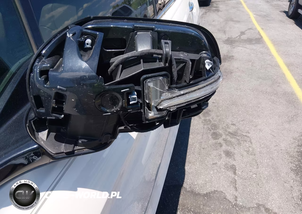 2017 Honda Pilot Touring VIN:5FNYF5H9XHB015328 - 17