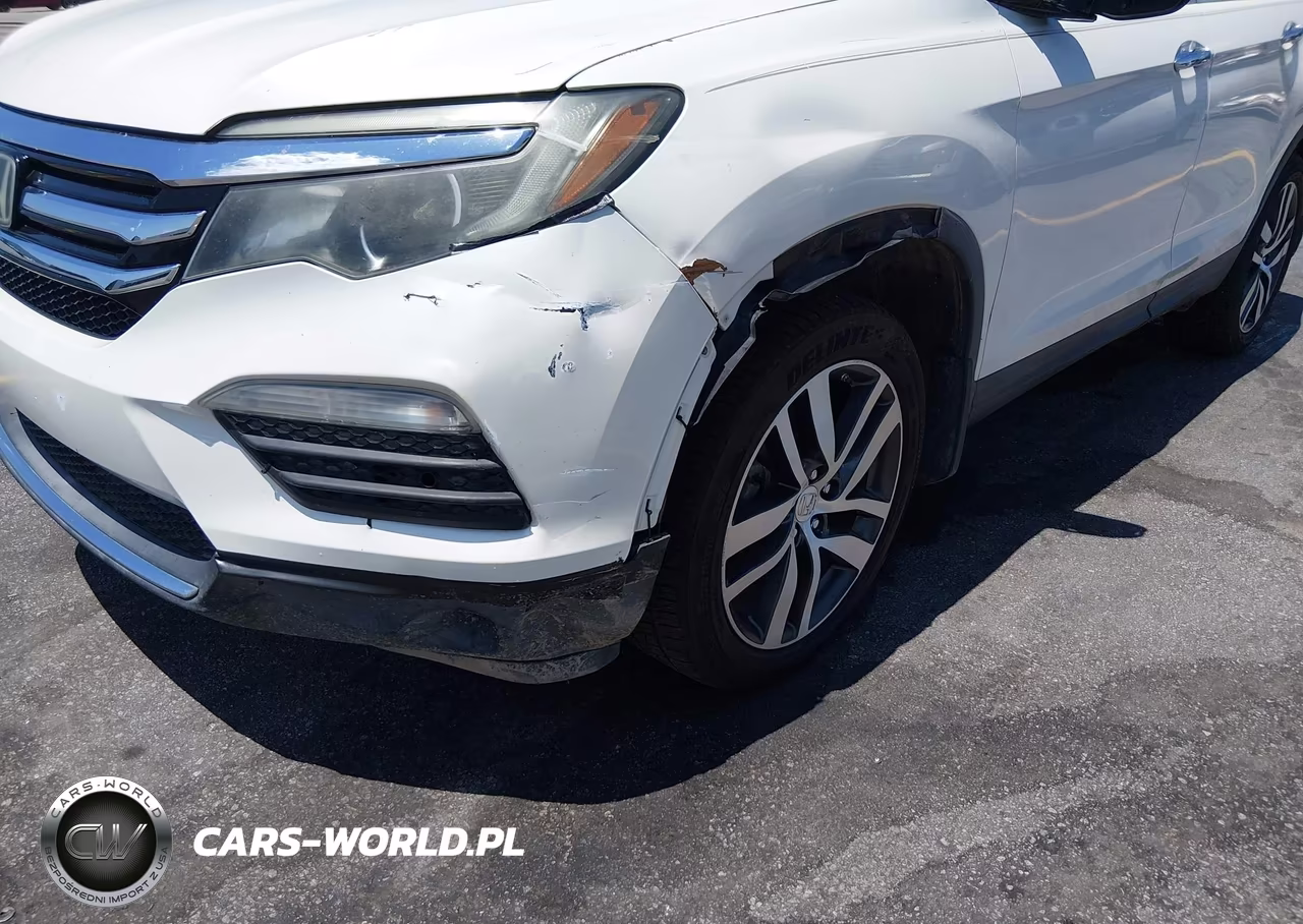 2017 Honda Pilot Touring VIN:5FNYF5H9XHB015328 - 18