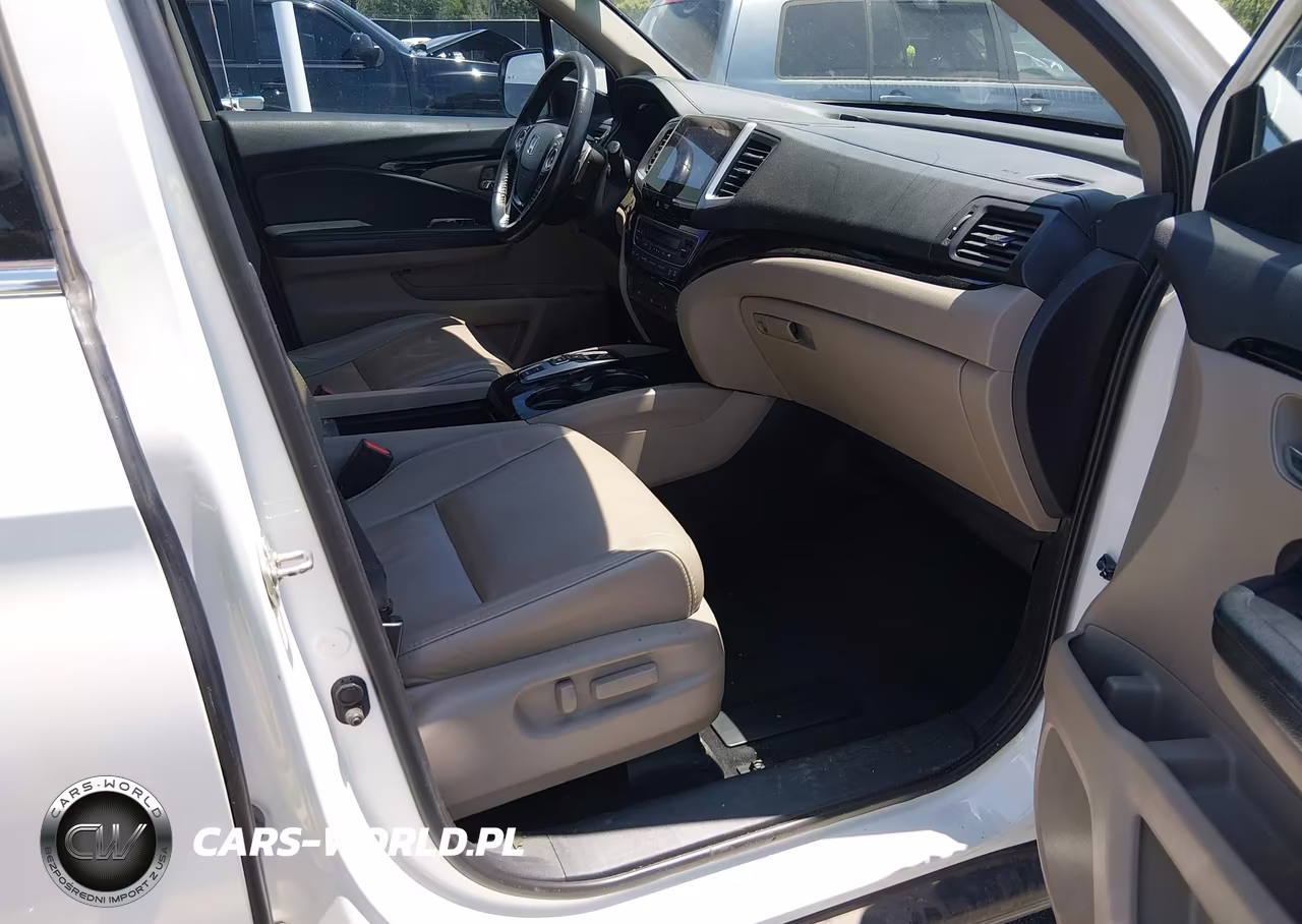2017 Honda Pilot Touring VIN:5FNYF5H9XHB015328 - 5