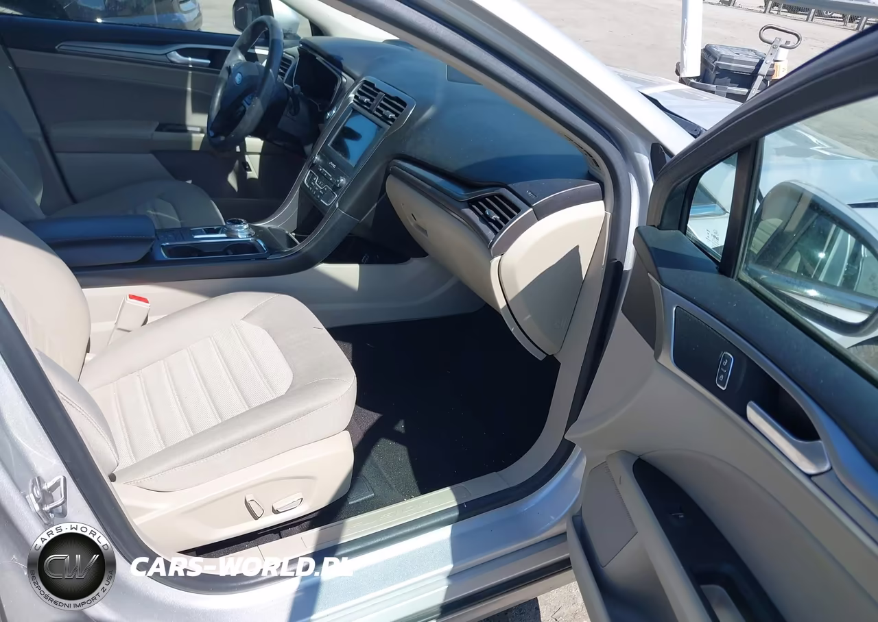 2019 Ford Fusion Hybrid Se VIN:3FA6P0LU0KR267796 - 5