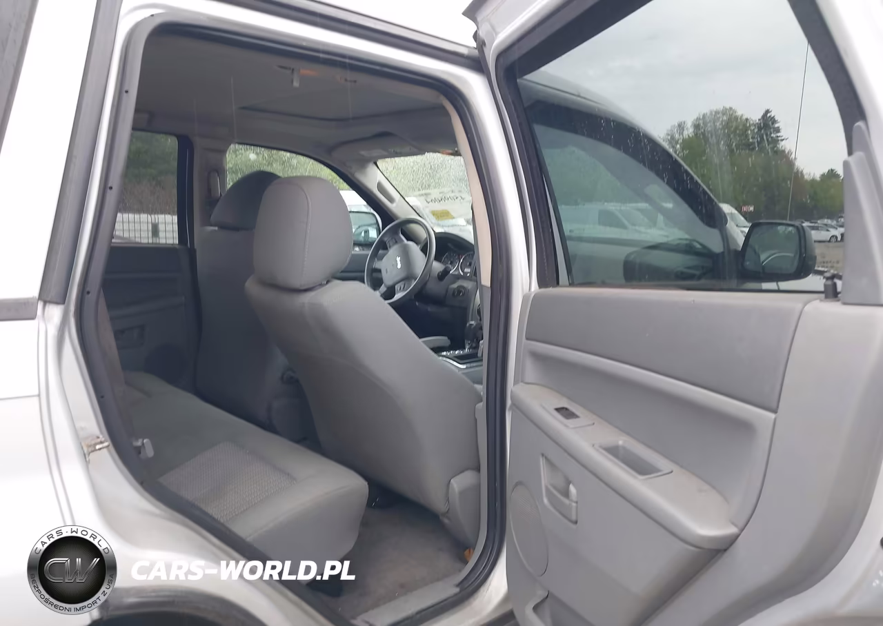2007 Jeep Grand Cherokee Laredo VIN:1J8GR48K27C581634 - 8